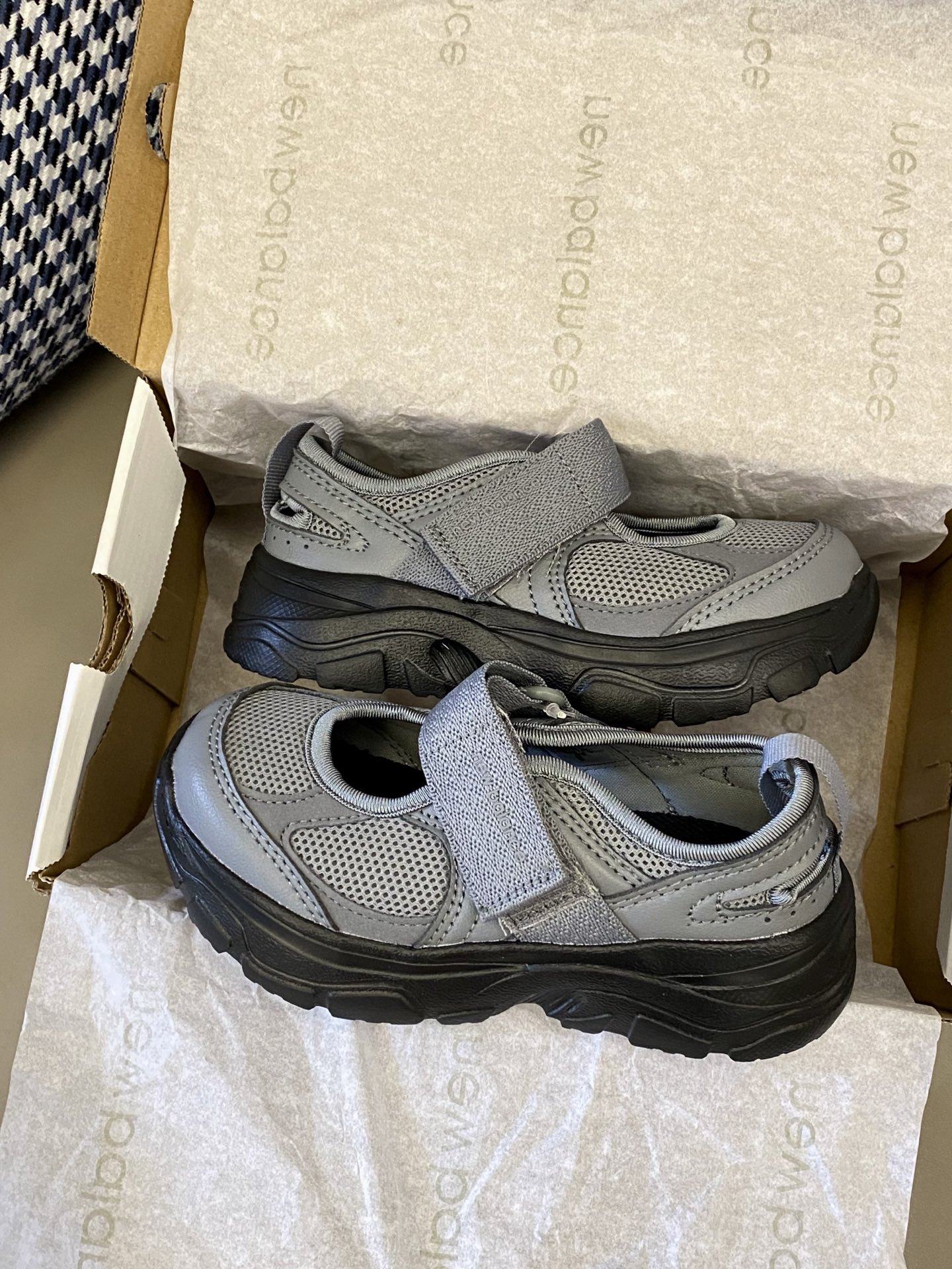 图片[8]-原图直出🌟 鞋面采用透气网布柔软亲肤😇减轻足部负担0️⃣魔术贴或弹力带设计方便宝贝穿脱✅同时增添可爱元素😻适合日常穿着和户外活动🥳-选品中心