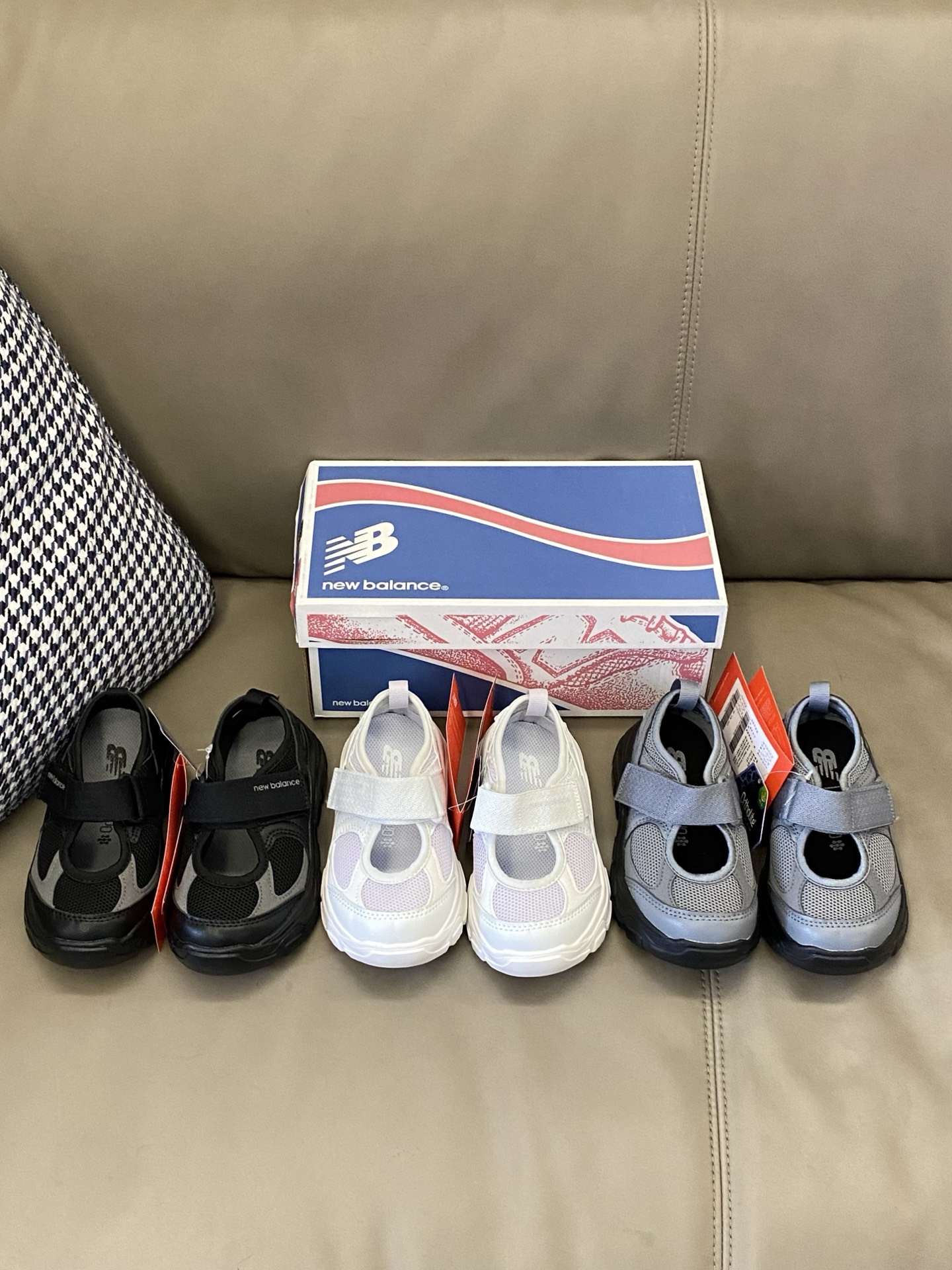 图片[5]-原图直出🌟 鞋面采用透气网布柔软亲肤😇减轻足部负担0️⃣魔术贴或弹力带设计方便宝贝穿脱✅同时增添可爱元素😻适合日常穿着和户外活动🥳-选品中心