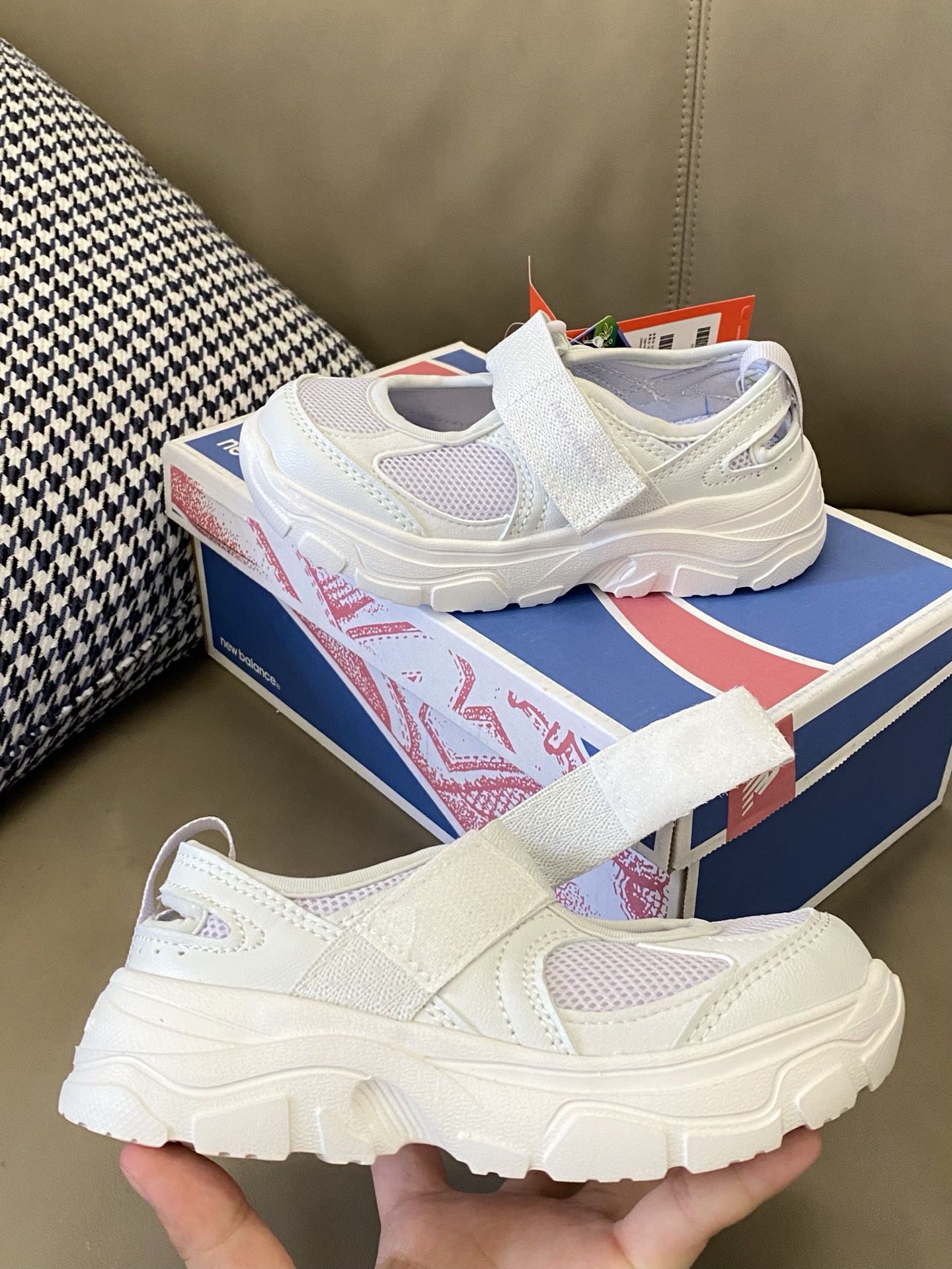 图片[2]-原图直出🌟 鞋面采用透气网布柔软亲肤😇减轻足部负担0️⃣魔术贴或弹力带设计方便宝贝穿脱✅同时增添可爱元素😻适合日常穿着和户外活动🥳-选品中心