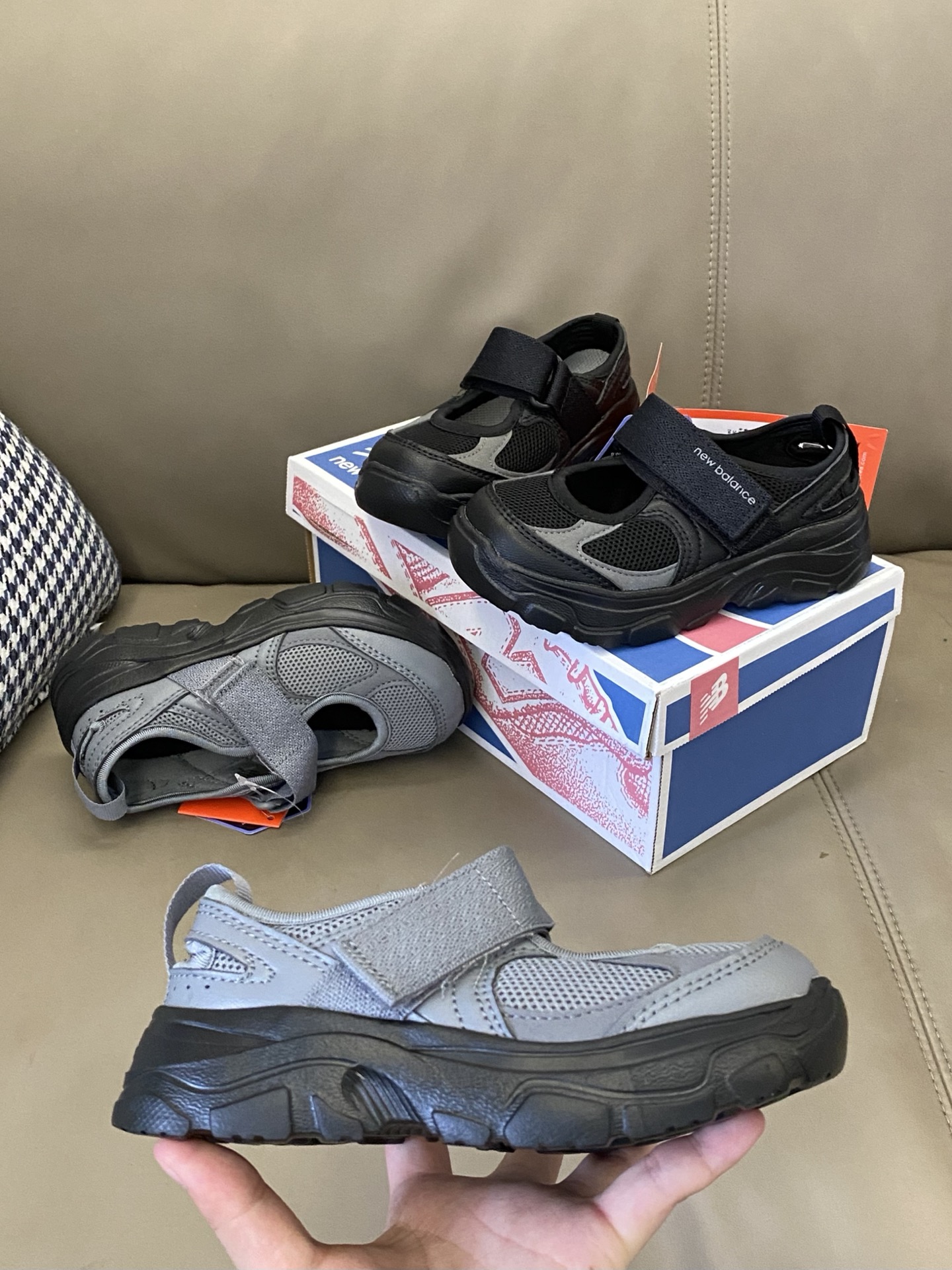 图片[3]-原图直出🌟 鞋面采用透气网布柔软亲肤😇减轻足部负担0️⃣魔术贴或弹力带设计方便宝贝穿脱✅同时增添可爱元素😻适合日常穿着和户外活动🥳-选品中心