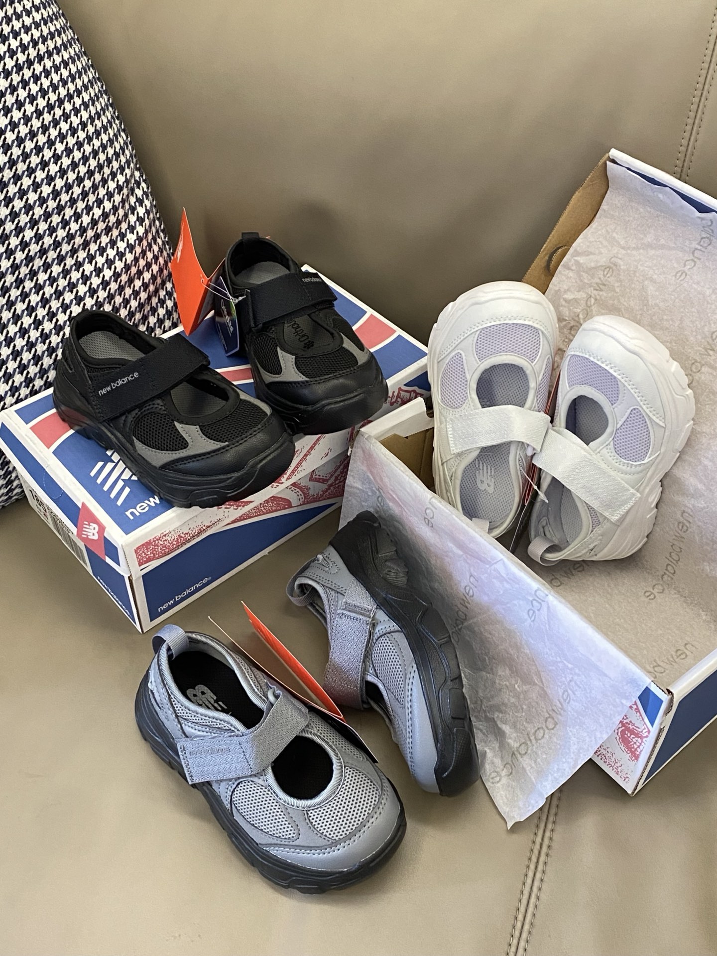 图片[4]-原图直出🌟 鞋面采用透气网布柔软亲肤😇减轻足部负担0️⃣魔术贴或弹力带设计方便宝贝穿脱✅同时增添可爱元素😻适合日常穿着和户外活动🥳-选品中心