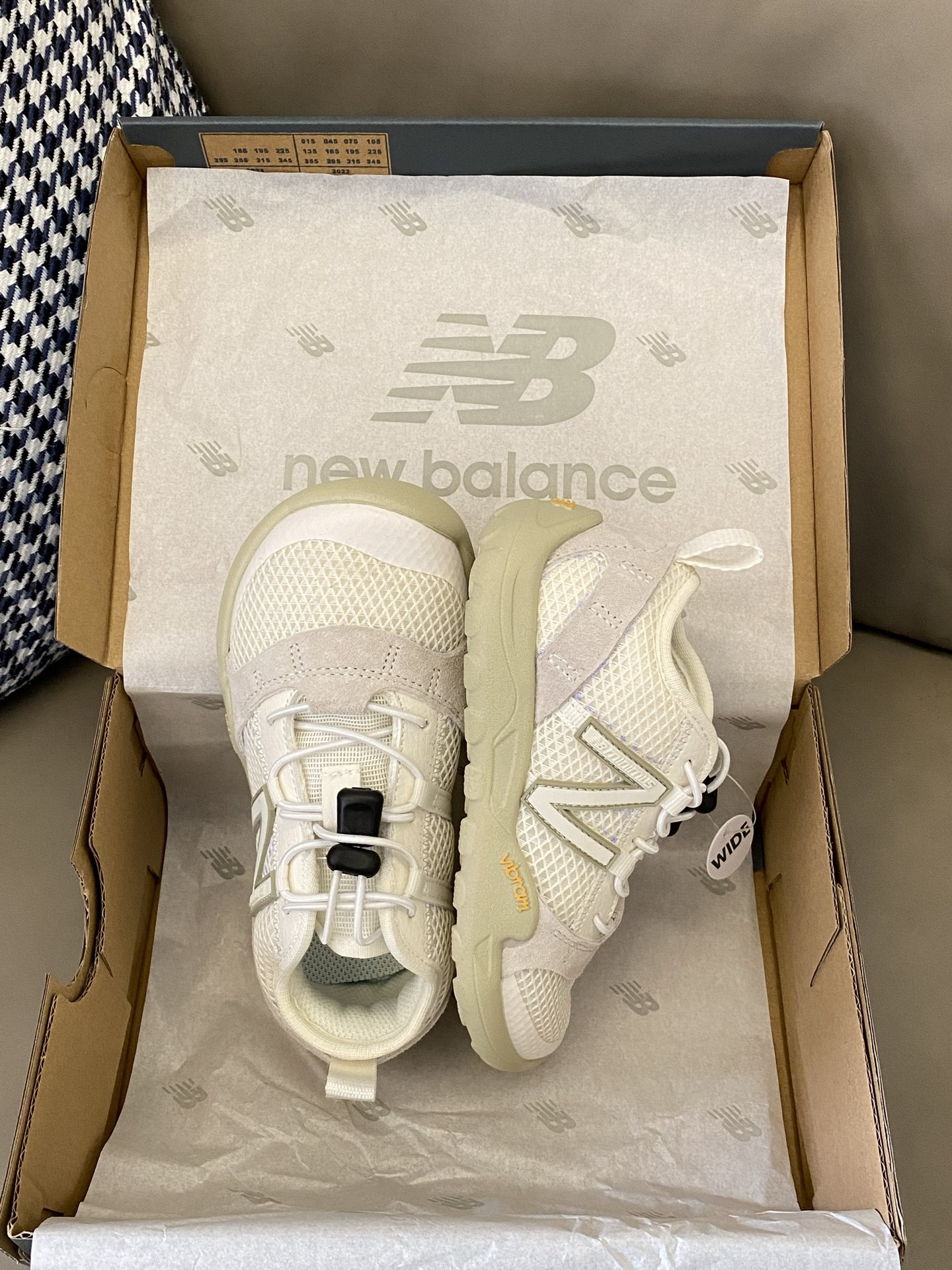 图片[2]-原图直出🌟 超爱的NB赤足网面运动鞋🆕网面设计透气又舒适🌟采用松紧扣设计穿脱超方便🤩橡胶耐磨防滑大底，抓地力强✊-选品中心