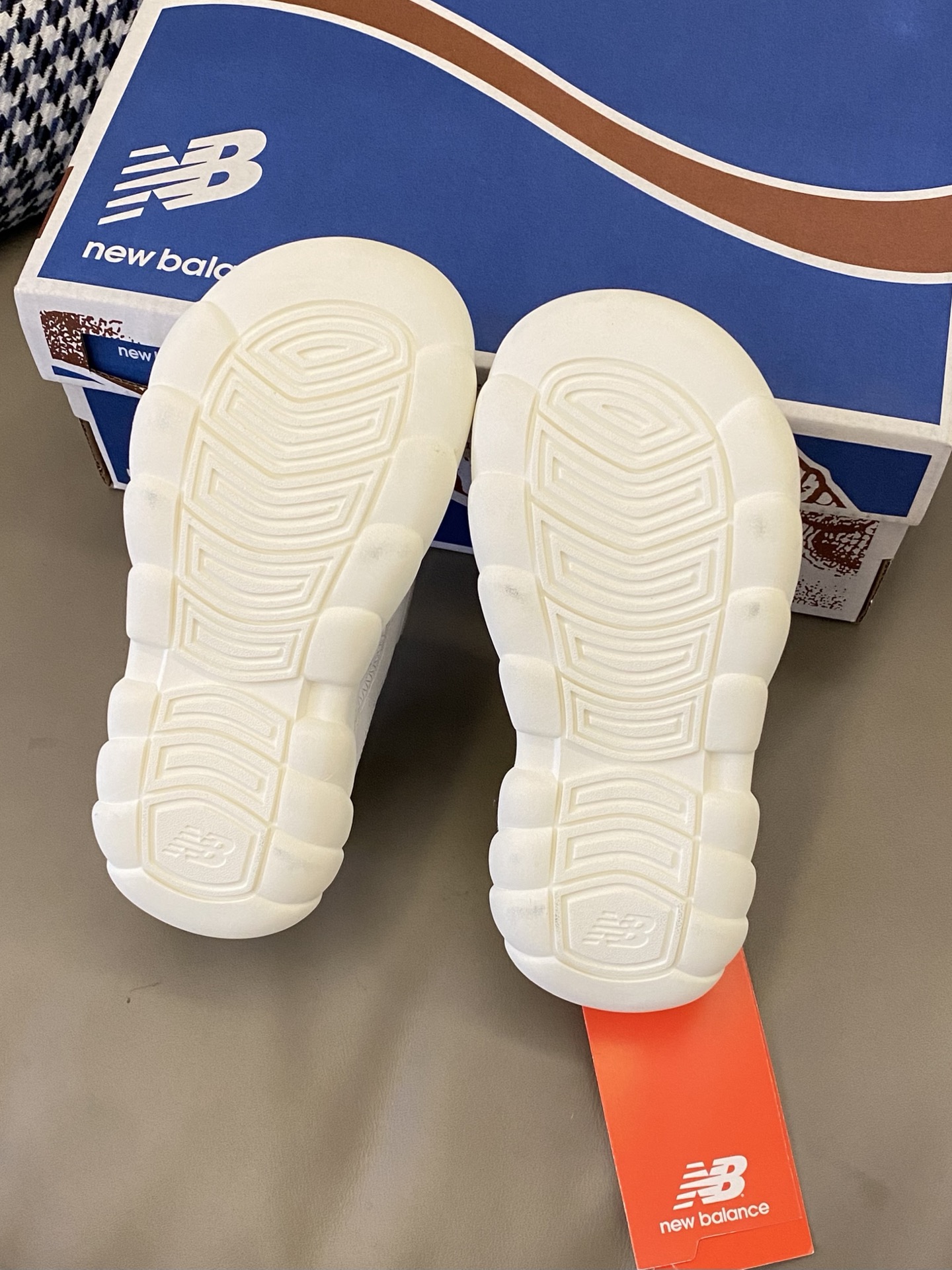 图片[9]-原图直出🌟 幼儿园门口被追问链接的NB 920魔术贴儿童凉鞋🔥采用魔术贴设计方便宝贝穿脱✔️真的卖爆了💥一双凉鞋穿遍整个夏天🏝️趁现在有活动赶紧囤起来-选品中心