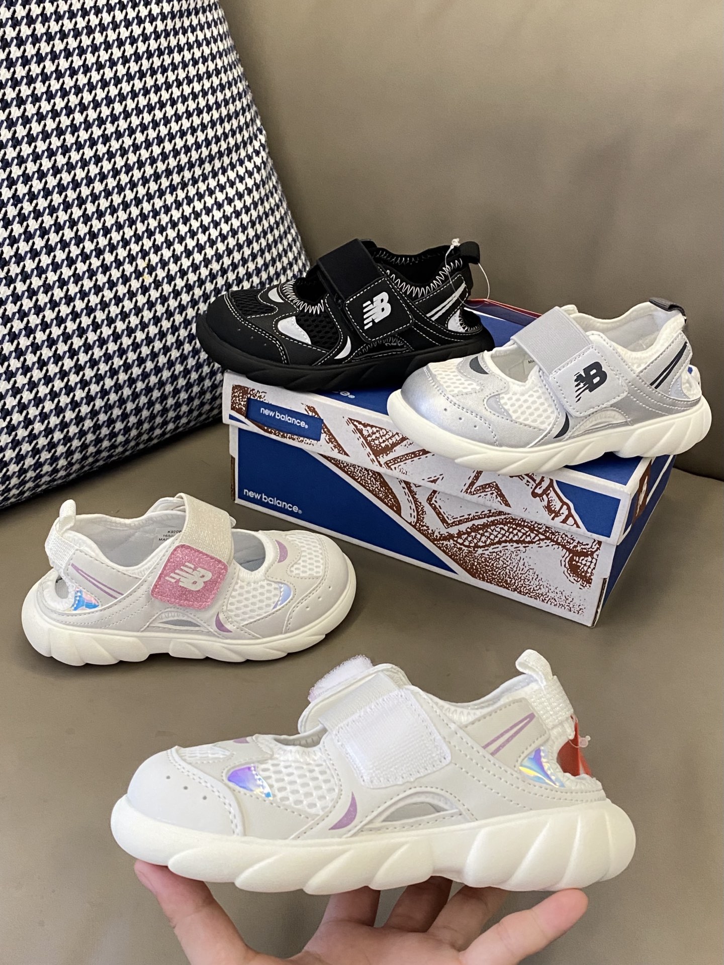 图片[8]-原图直出🌟 幼儿园门口被追问链接的NB 920魔术贴儿童凉鞋🔥采用魔术贴设计方便宝贝穿脱✔️真的卖爆了💥一双凉鞋穿遍整个夏天🏝️趁现在有活动赶紧囤起来-选品中心