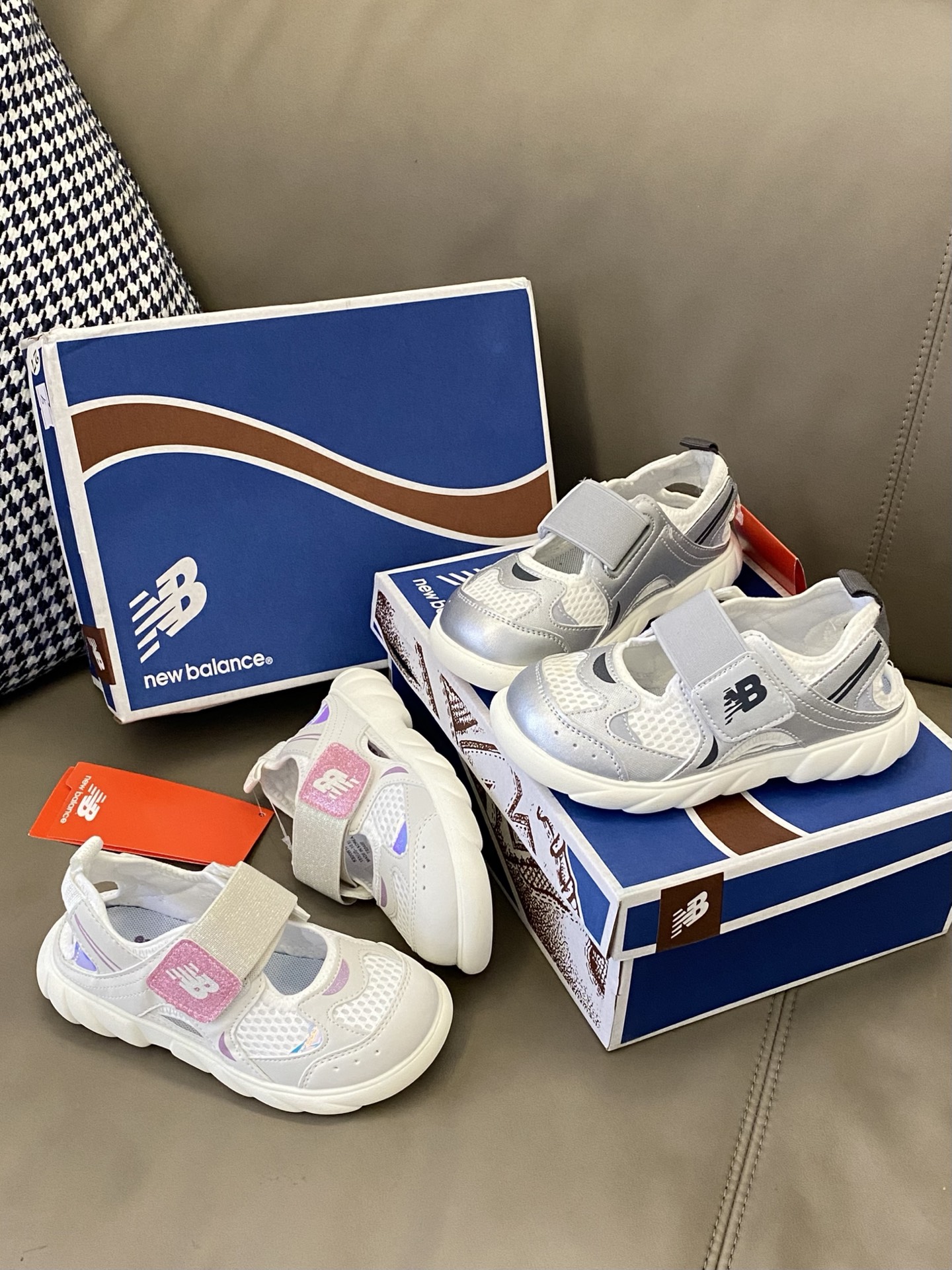 图片[6]-原图直出🌟 幼儿园门口被追问链接的NB 920魔术贴儿童凉鞋🔥采用魔术贴设计方便宝贝穿脱✔️真的卖爆了💥一双凉鞋穿遍整个夏天🏝️趁现在有活动赶紧囤起来-选品中心