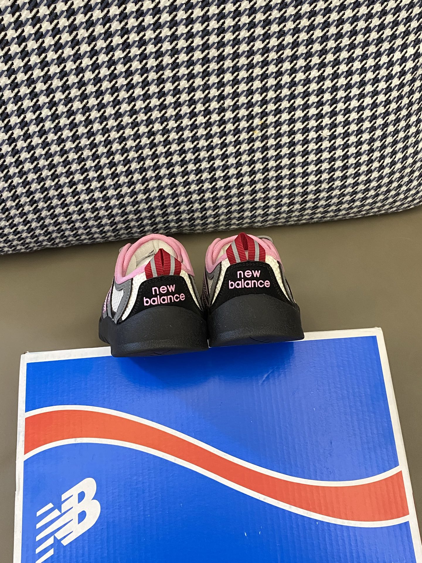 图片[7]-原图直出🌟 这双NB530miumiu儿童凉鞋💖不仅设计时尚，还超级贴心哦🌟采用松紧扣设计方便快捷🫡让小脚丫穿脱自如✅就像变魔术一样快手快脚😜快手快手-选品中心