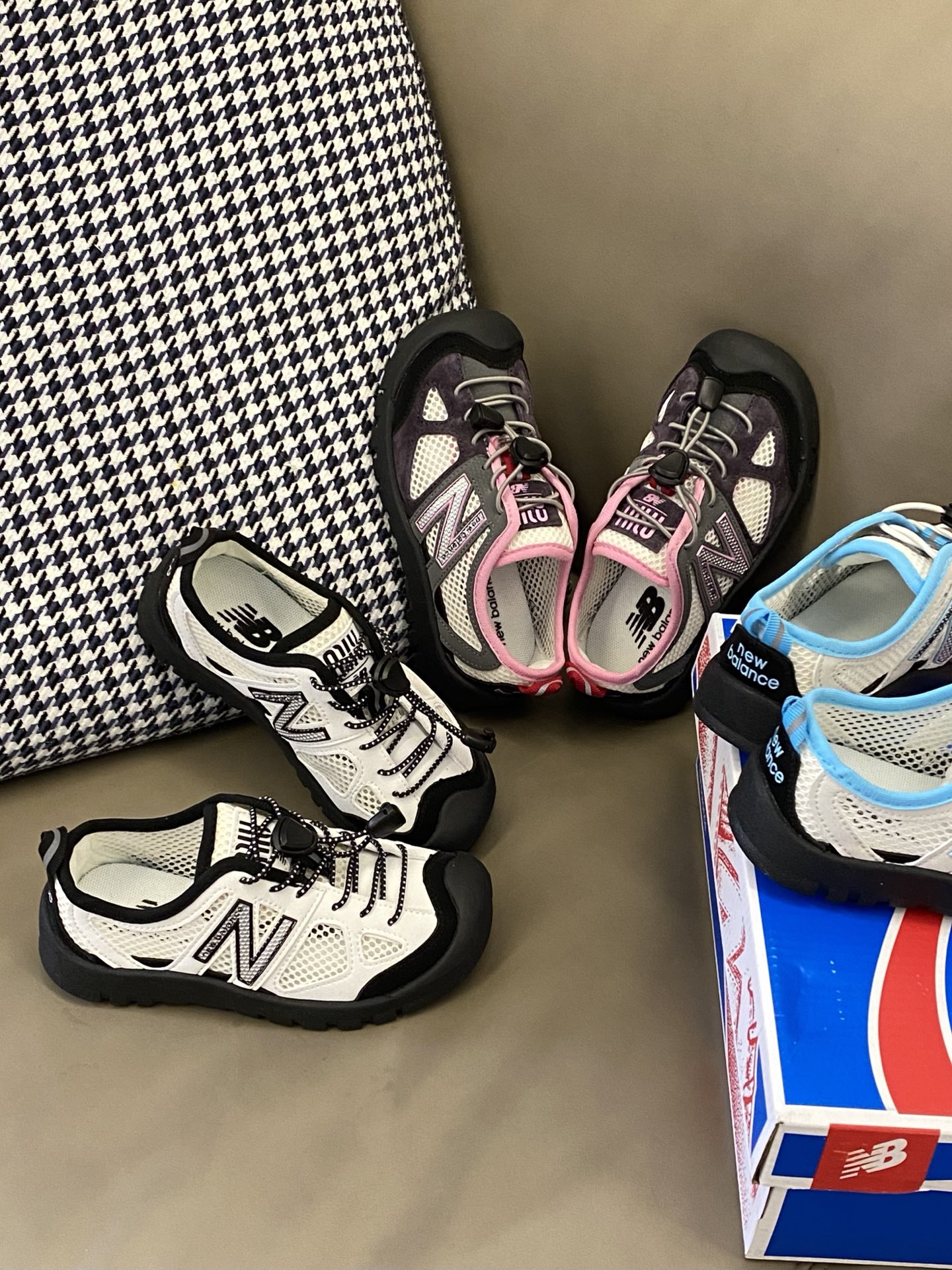 图片[4]-原图直出🌟 这双NB530miumiu儿童凉鞋💖不仅设计时尚，还超级贴心哦🌟采用松紧扣设计方便快捷🫡让小脚丫穿脱自如✅就像变魔术一样快手快脚😜快手快手-选品中心