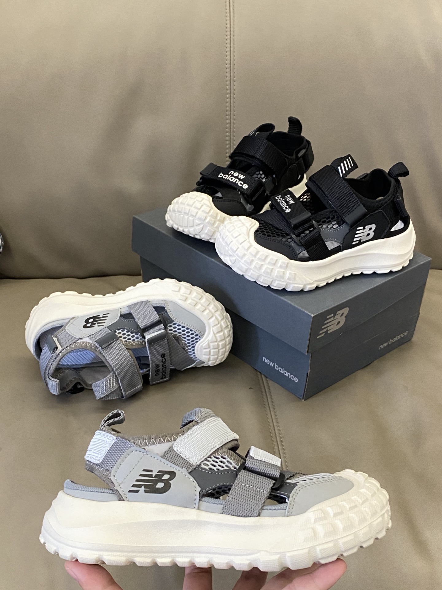 图片[3]-原图直出🌟 宽敞鞋头减少穿着束缚力😉干爽内里舒适透气不闷脚💦双脚自由呼吸💨魔术贴穿脱便捷✔️这款NB凉鞋不仅美观大方，还特别耐磨😭轻松应对孩子的活泼好动🏃‍♀️-选品中心