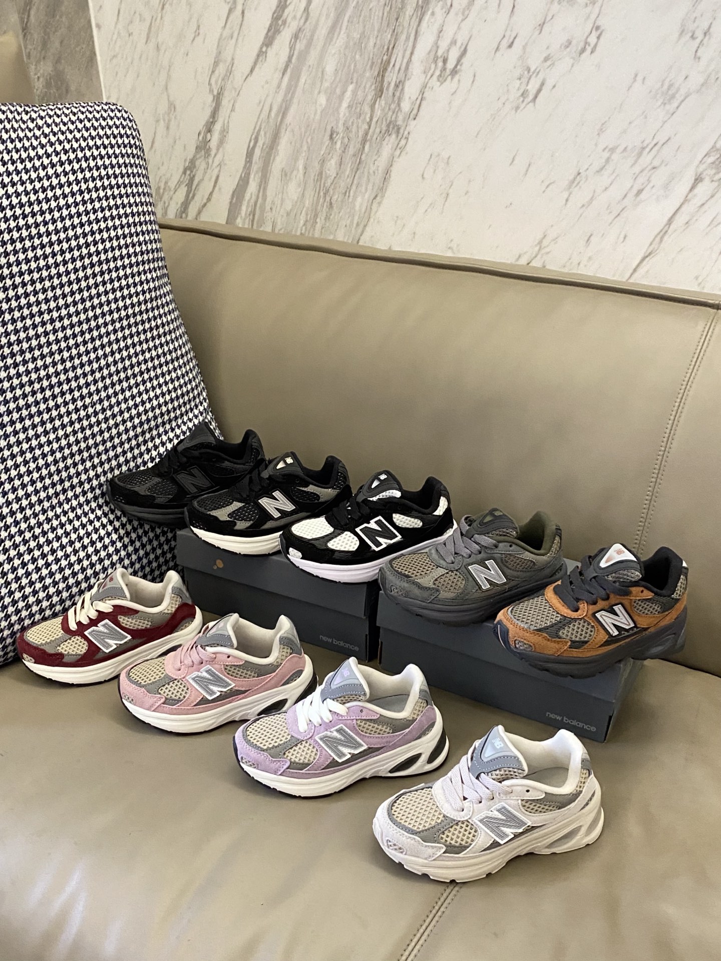 原图直出🌟 我尊嘟是入了一双又一双的节奏🎶配色看着好舒服🫠鞋面网布设计干爽透气💨外带增高效果🤩上脚很软很舒服🤗韩气休闲十足🌟炒鸡百搭好看很喜欢😘尺码：26-37.💰-选品中心