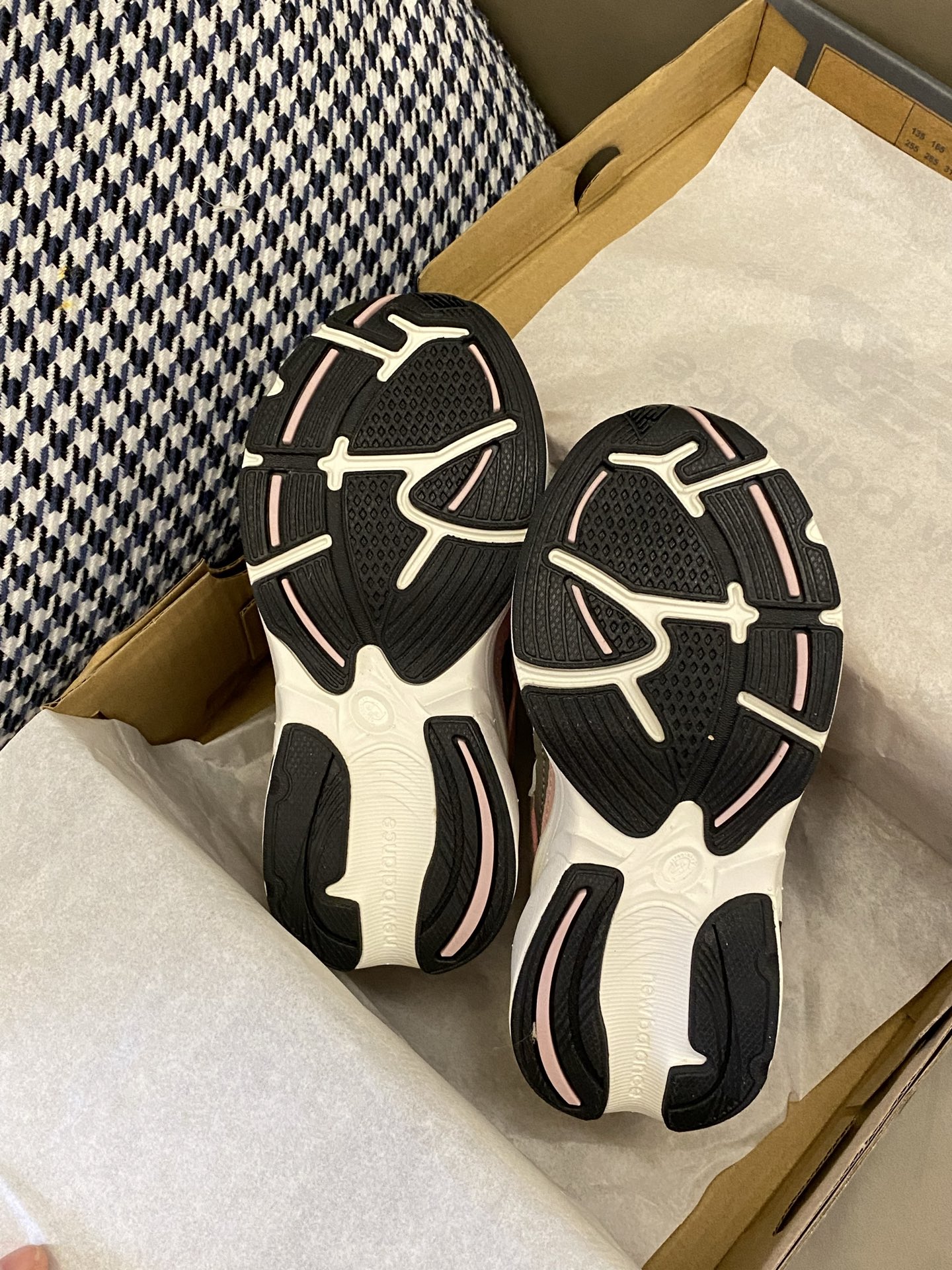 图片[9]-原图直出🌟 我尊嘟是入了一双又一双的节奏🎶配色看着好舒服🫠鞋面网布设计干爽透气💨外带增高效果🤩上脚很软很舒服🤗韩气休闲十足🌟炒鸡百搭好看很喜欢😘尺码：26-37.💰-选品中心