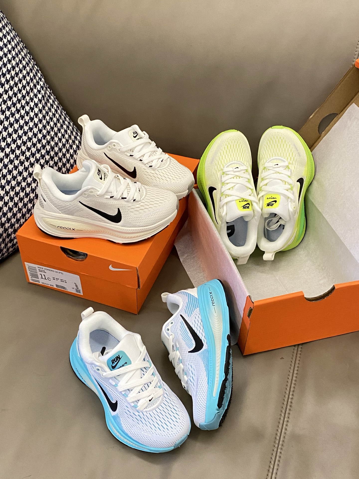 图片[5]-原图直出🌟 这款新款的Vomero 18刚好结合了两种科技泡棉，缓震大升级！双层双密度泡棉☁️上脚后很明显感受到柔软回弹🌟并且很平稳落地👻鞋底防滑耐磨抓地力强👍🏻-选品中心