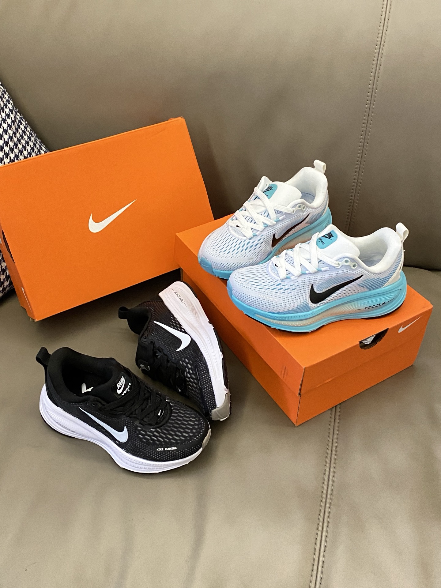 图片[8]-原图直出🌟 这款新款的Vomero 18刚好结合了两种科技泡棉，缓震大升级！双层双密度泡棉☁️上脚后很明显感受到柔软回弹🌟并且很平稳落地👻鞋底防滑耐磨抓地力强👍🏻-选品中心