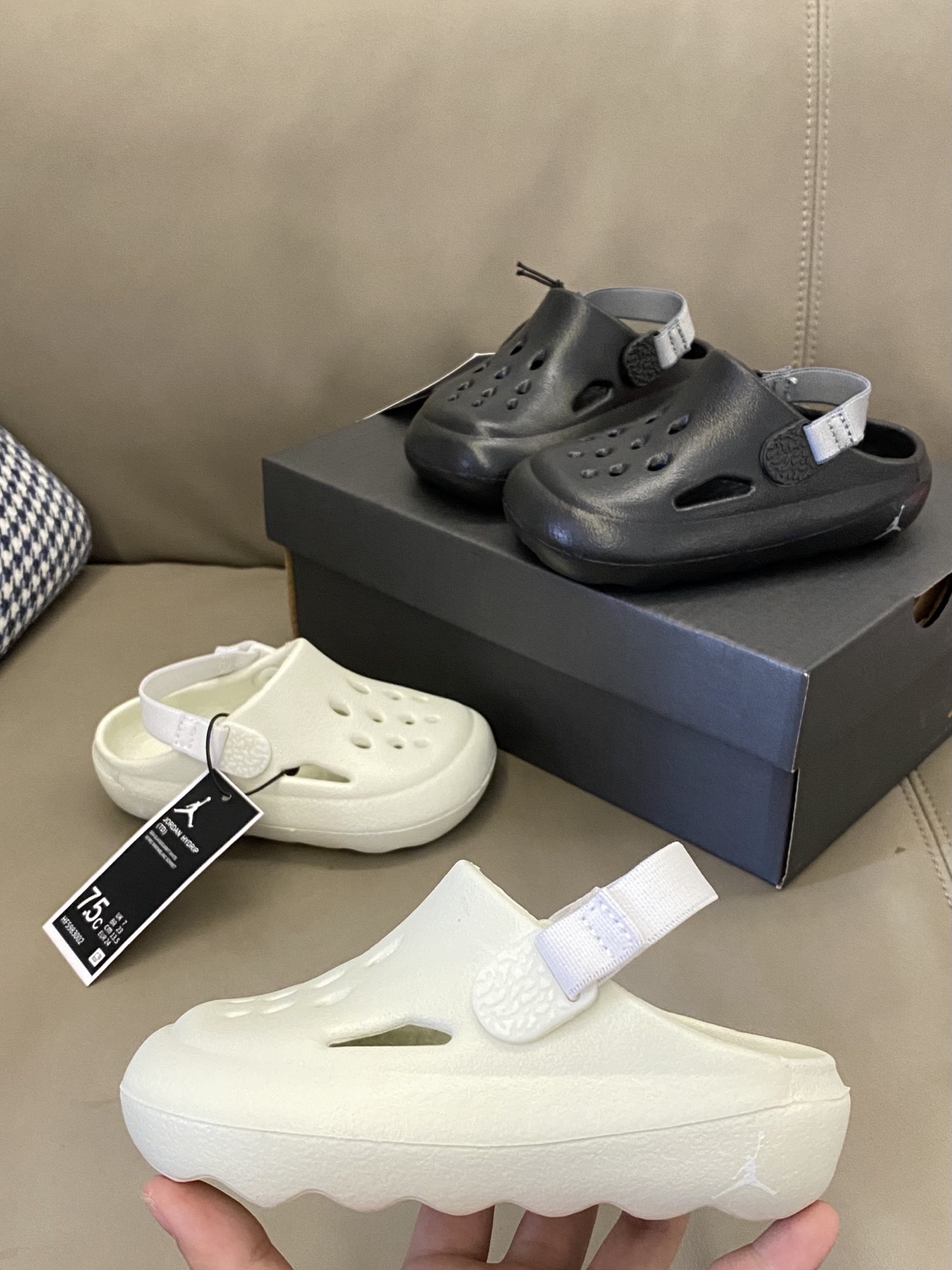 图片[3]-原图直出🌟 家人们挖到了一双超级好穿的洞洞鞋🤩特别舒服还很显高🤣炒鸡百搭出门随便穿🫠整双鞋子非常透气💨鞋底防滑耐磨抓地力强-选品中心