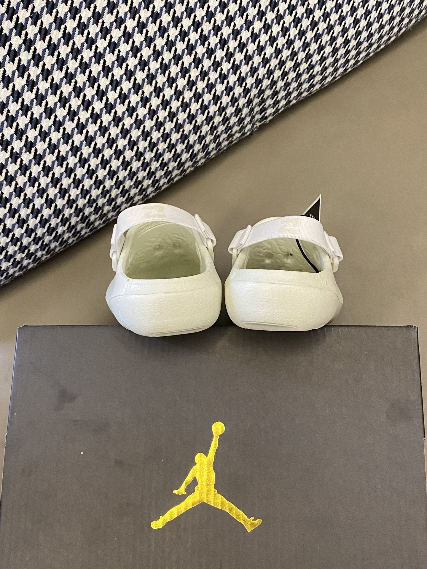 图片[7]-原图直出🌟 家人们挖到了一双超级好穿的洞洞鞋🤩特别舒服还很显高🤣炒鸡百搭出门随便穿🫠整双鞋子非常透气💨鞋底防滑耐磨抓地力强-选品中心