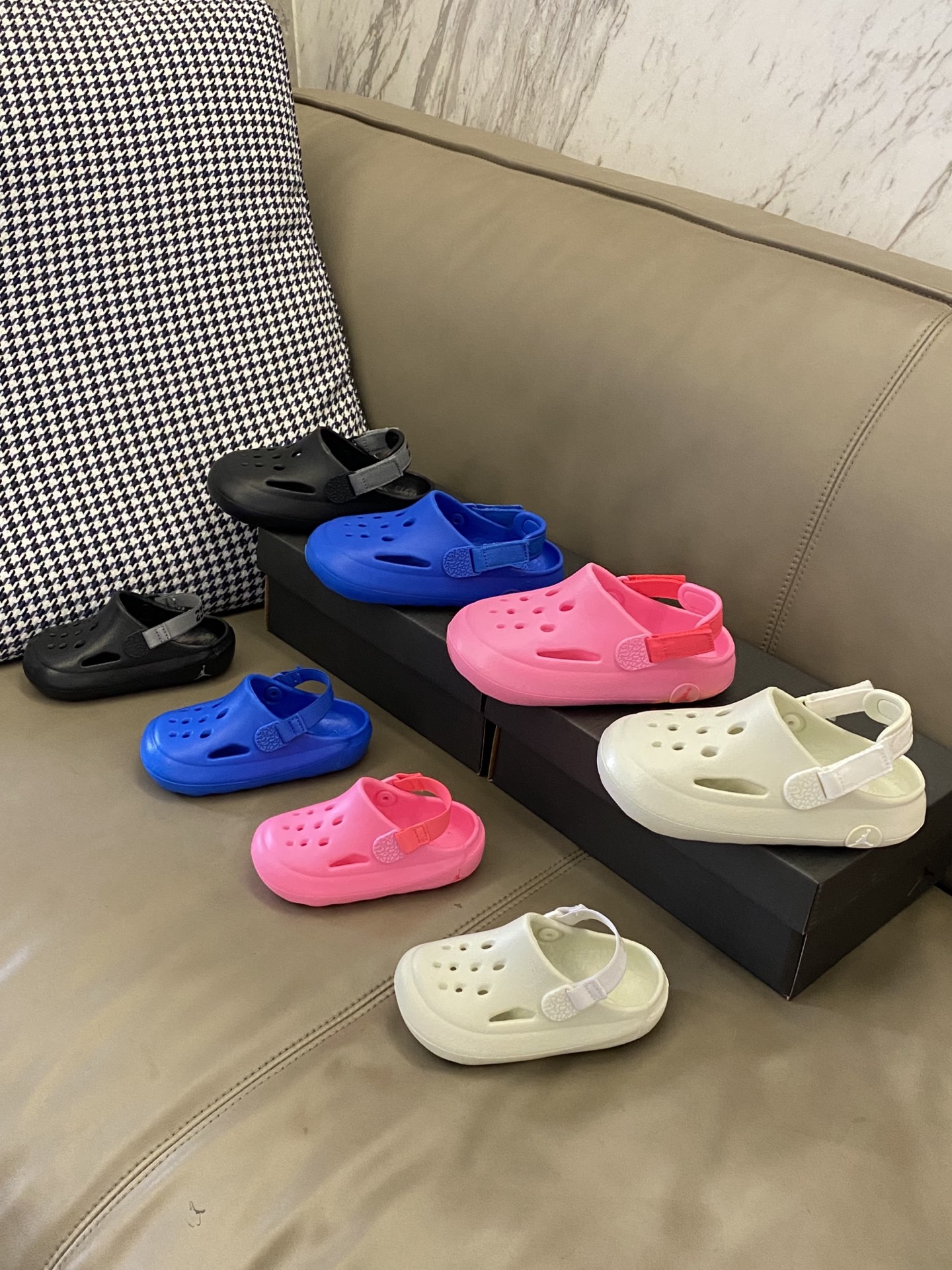 图片[8]-原图直出🌟 家人们挖到了一双超级好穿的洞洞鞋🤩特别舒服还很显高🤣炒鸡百搭出门随便穿🫠整双鞋子非常透气💨鞋底防滑耐磨抓地力强-选品中心