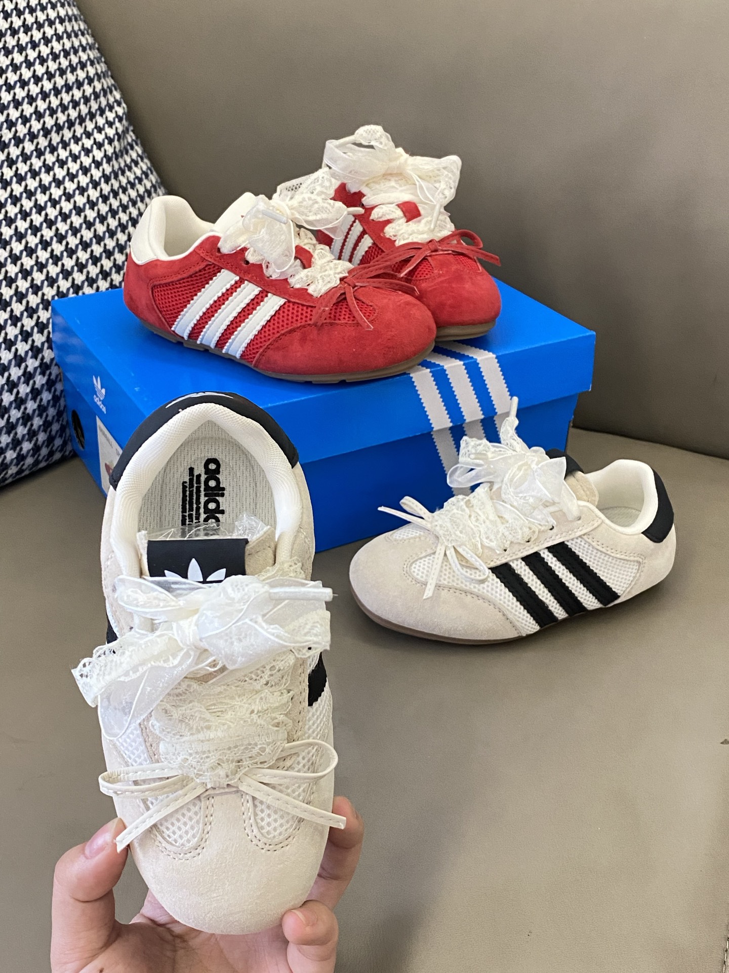 原图直出🌟 整双鞋子采用透气材质，夏日穿着清爽不闷热💦 脚感一绝～舒适性嘎嘎好❗️多巴胺的颜色超有质感😻还很百搭💫千万不要错过了💥-选品中心