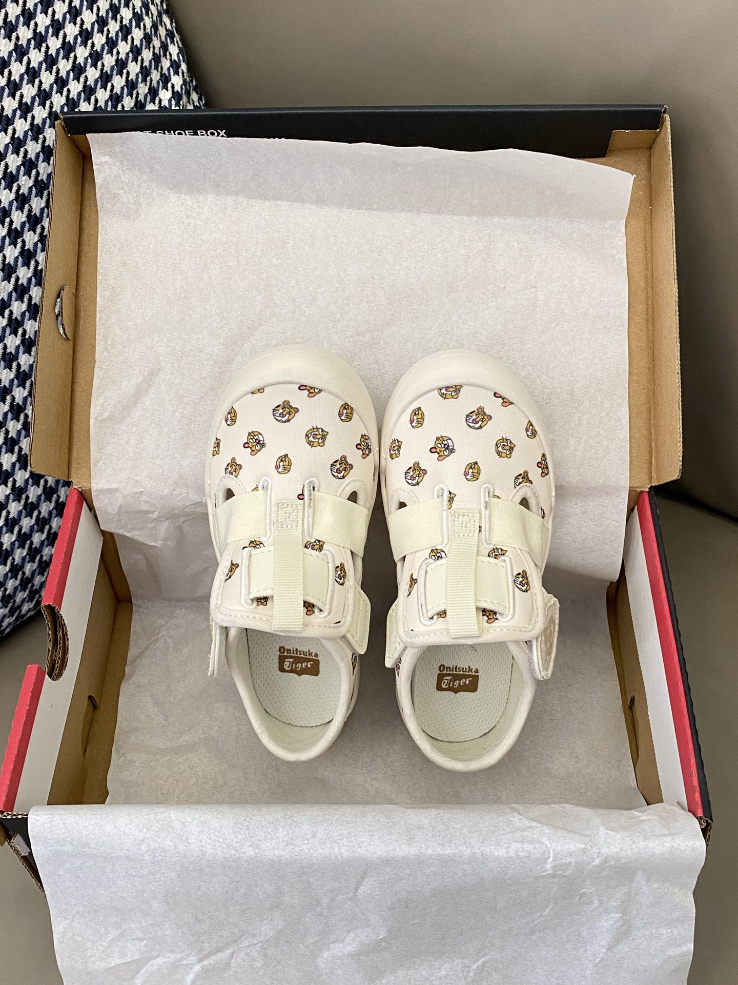 图片[2]-原图直出🌟 好看的学步鞋万里挑一😇鬼冢虎这款软软的很舒服～鞋头对胖脚宝宝也很友好😭双魔术贴设计方便宝贝穿脱✔️鞋底防滑耐磨抓地力强-选品中心