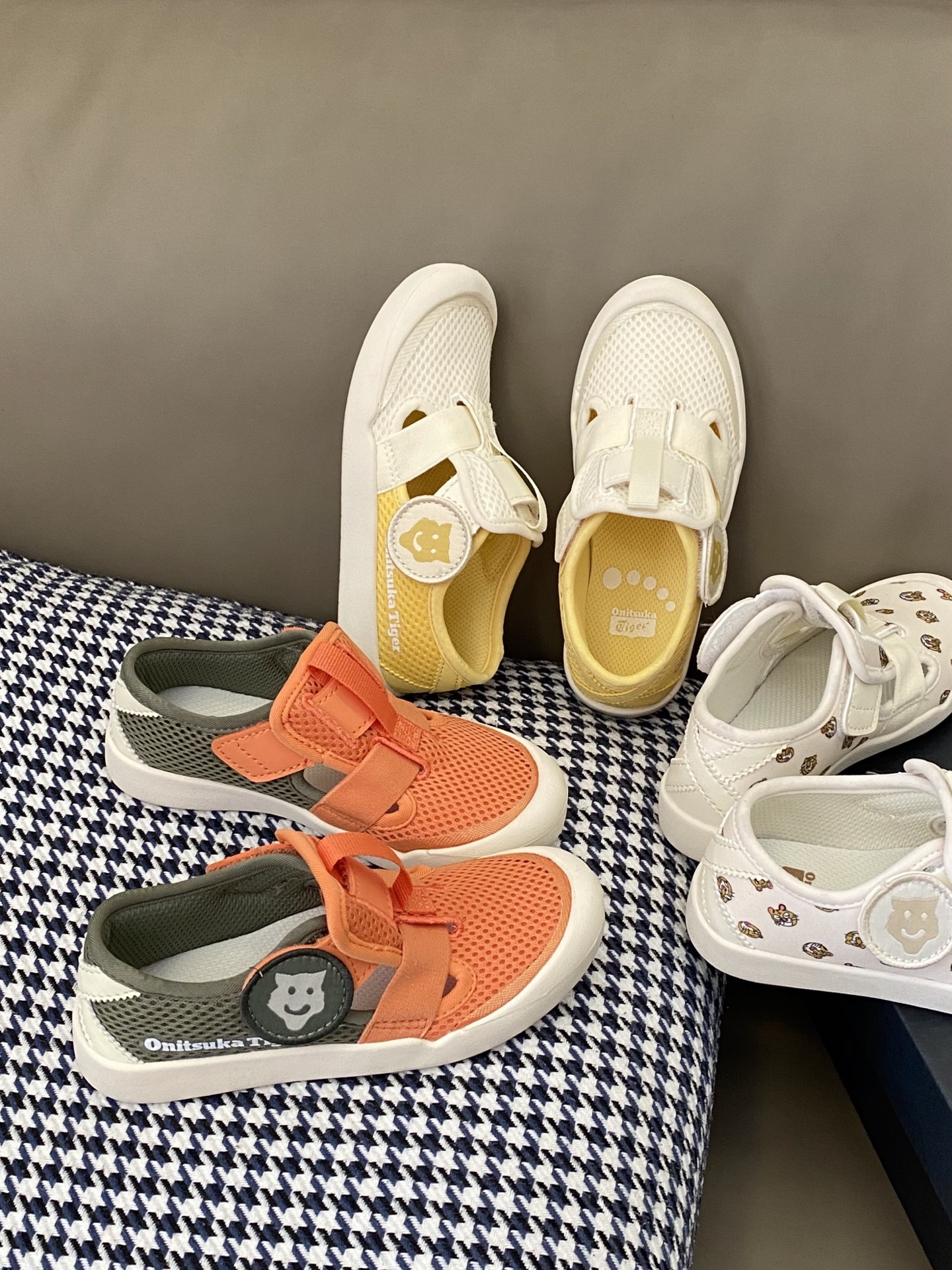 图片[4]-原图直出🌟 好看的学步鞋万里挑一😇鬼冢虎这款软软的很舒服～鞋头对胖脚宝宝也很友好😭双魔术贴设计方便宝贝穿脱✔️鞋底防滑耐磨抓地力强-选品中心