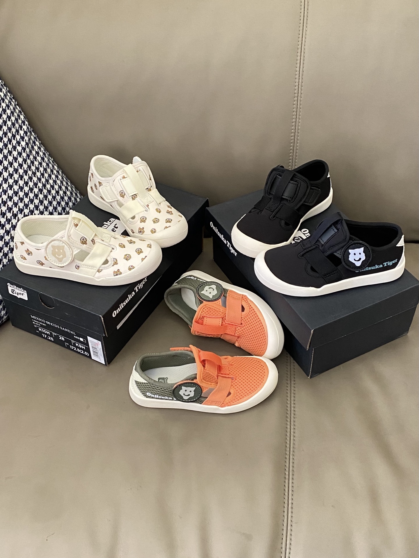 图片[6]-原图直出🌟 好看的学步鞋万里挑一😇鬼冢虎这款软软的很舒服～鞋头对胖脚宝宝也很友好😭双魔术贴设计方便宝贝穿脱✔️鞋底防滑耐磨抓地力强-选品中心