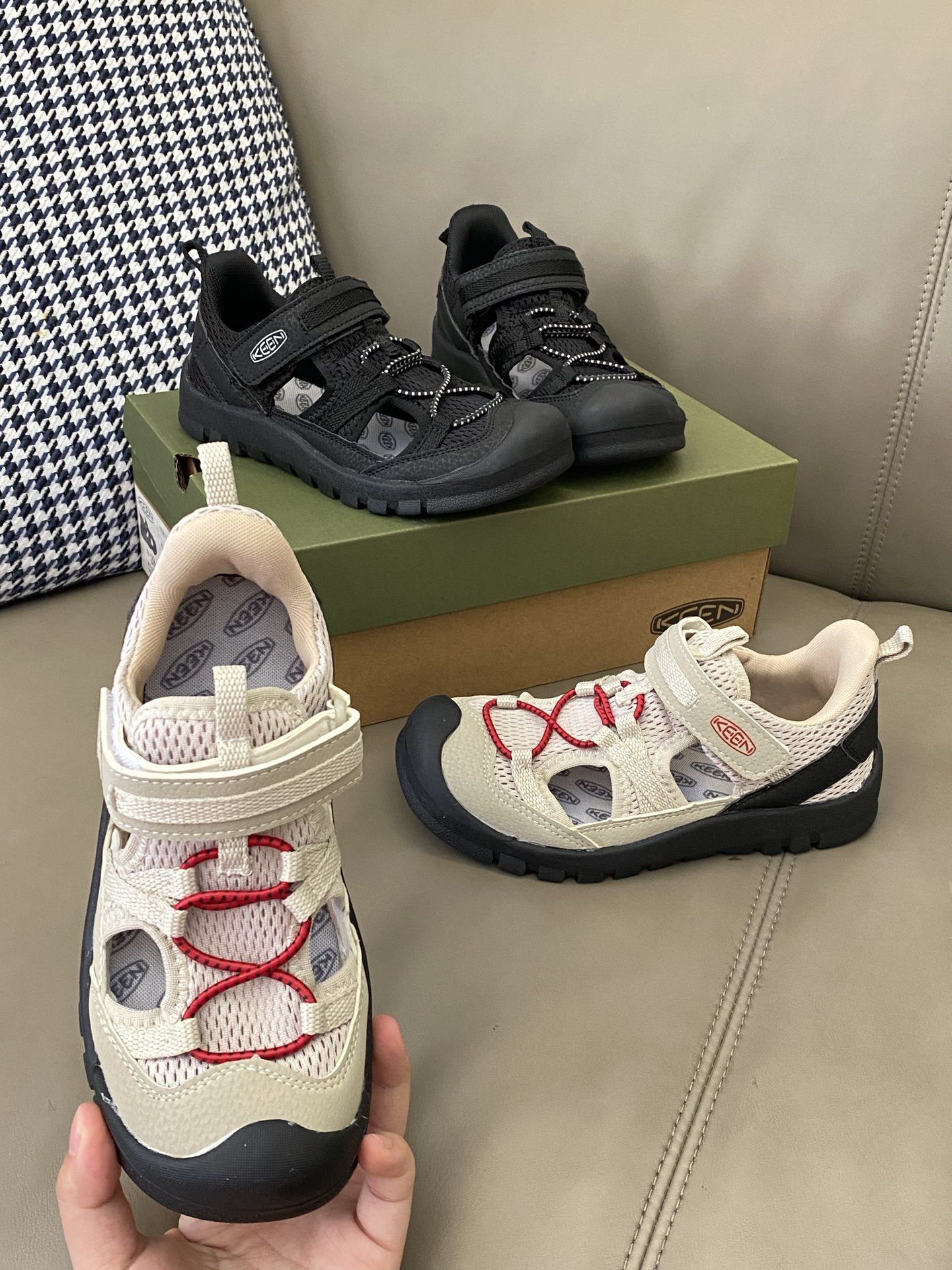 原图直出🌟 网面的很透气不闷热💨适合胖脚丫👣魔术贴设计方便宝贝穿脱✔️速干面料户外溯溪、雨后踩坑、沙滩奔跑…脏了冲一冲就干净！-选品中心