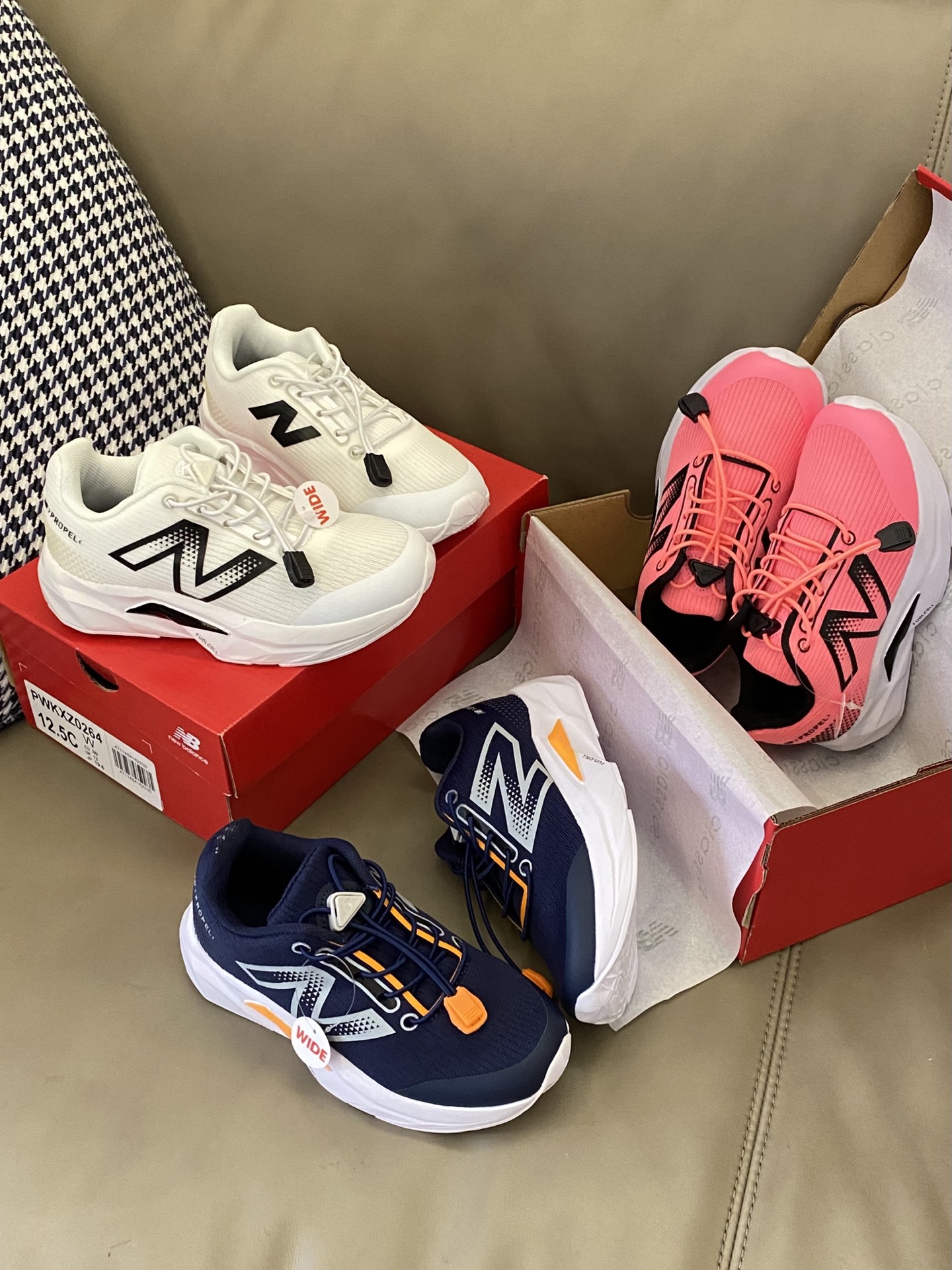 图片[4]-原图直出🌟 鞋面蜂窝网布设计干爽透气💨松紧扣设计方便宝贝穿脱✔️后跟包裹性强的同时做到了最柔和的鞋底🥰性价比还是不错的👏🏻每个配色都好好看😍-选品中心