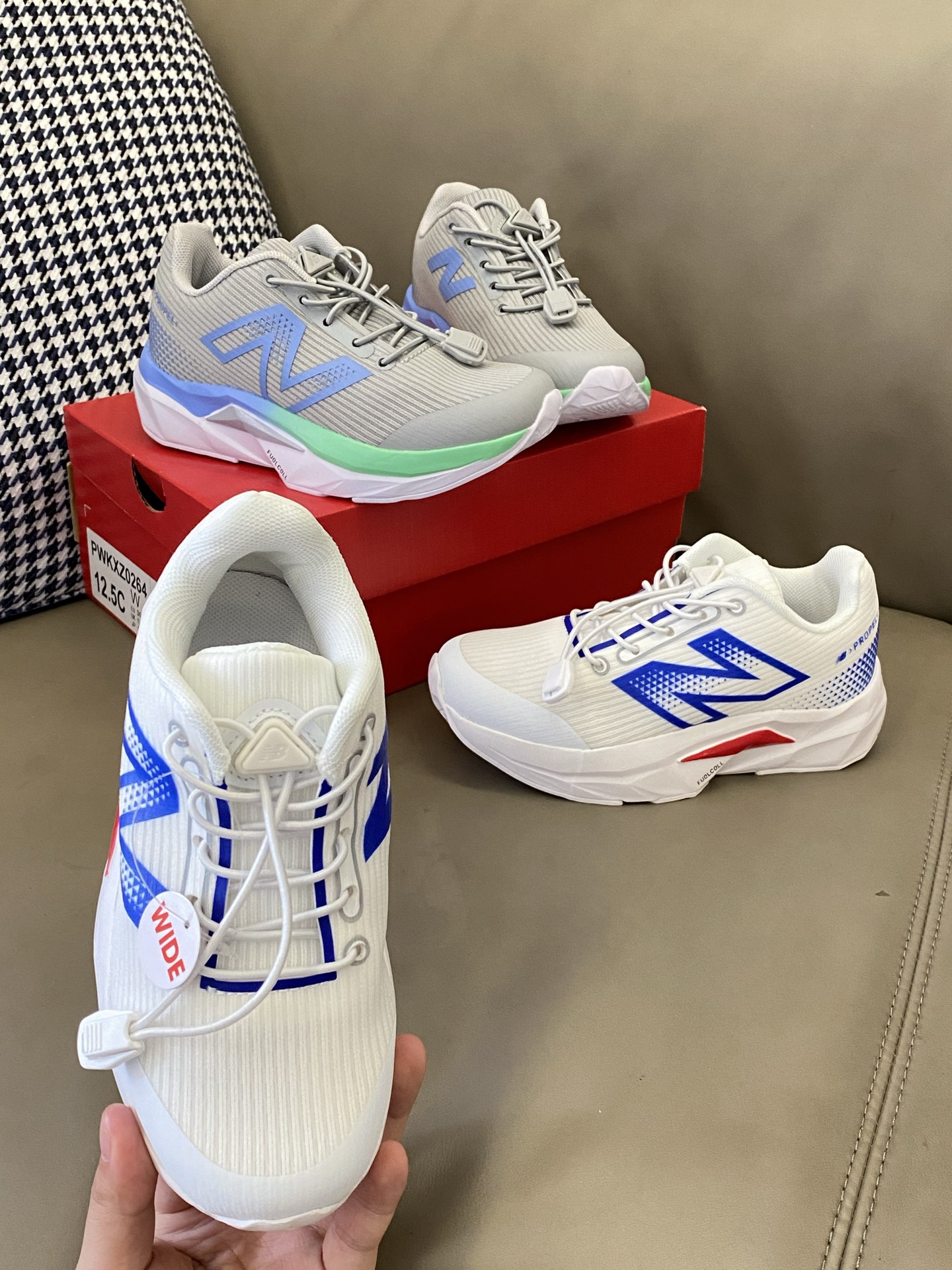 原图直出🌟 鞋面蜂窝网布设计干爽透气💨松紧扣设计方便宝贝穿脱✔️后跟包裹性强的同时做到了最柔和的鞋底🥰性价比还是不错的👏🏻每个配色都好好看😍-选品中心