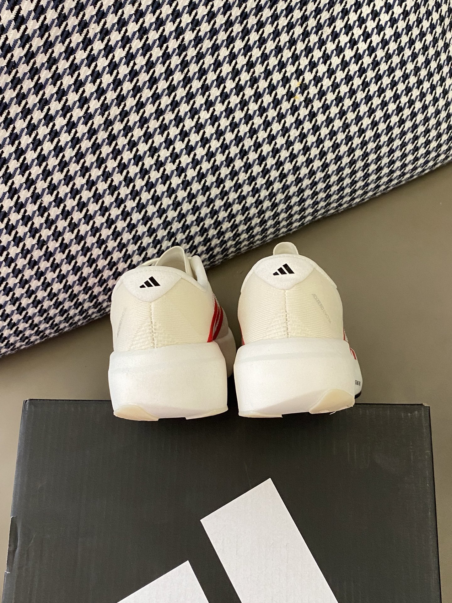 图片[7]-原图直出🌟 近期热门 澎湃脚感 福利一波🔥鞋面采用透气网面示人，不闷脚💨上脚超酷🆒穿这款鞋去跑步吧 很加分哦😇-选品中心