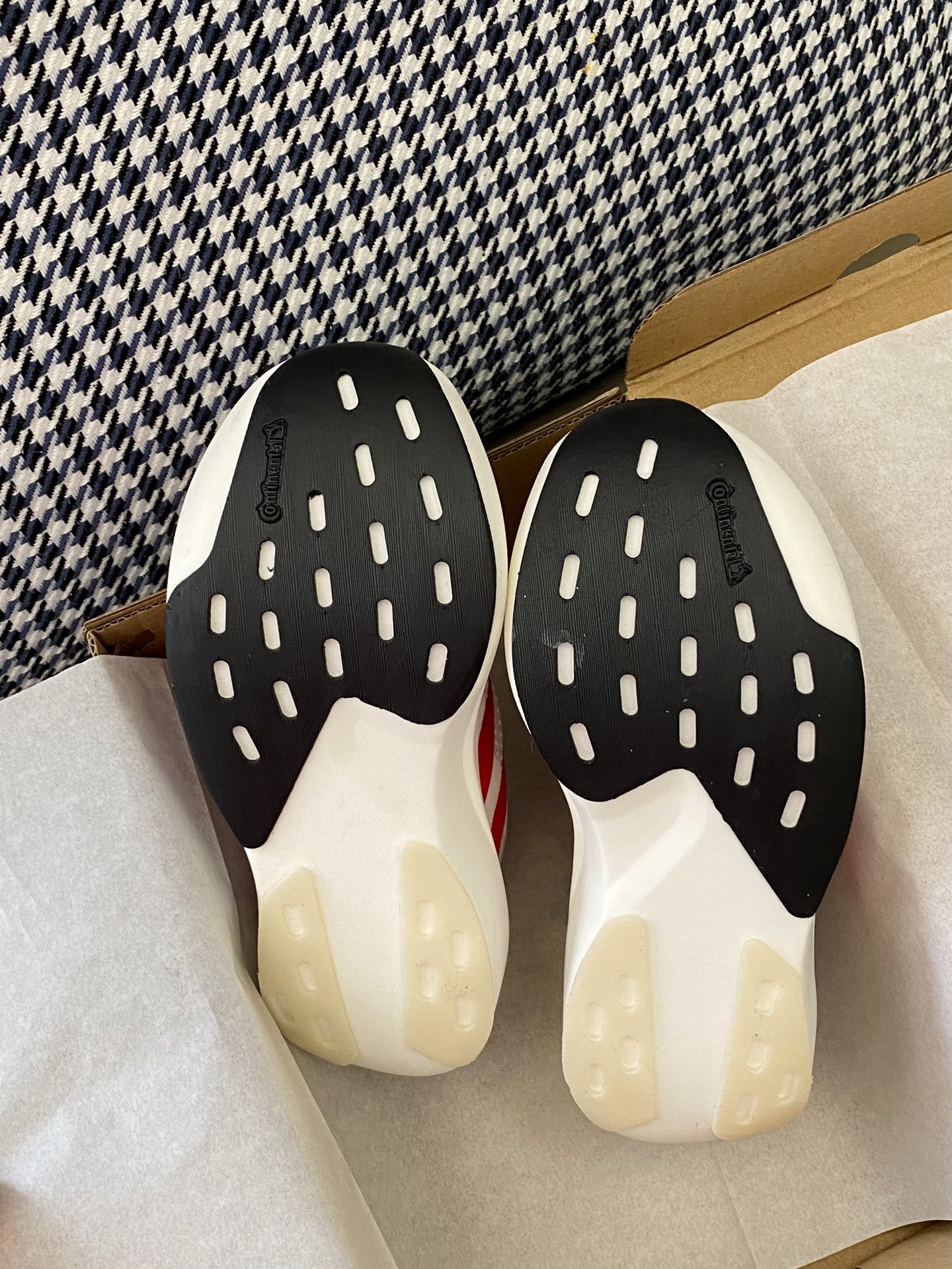 图片[9]-原图直出🌟 近期热门 澎湃脚感 福利一波🔥鞋面采用透气网面示人，不闷脚💨上脚超酷🆒穿这款鞋去跑步吧 很加分哦😇-选品中心