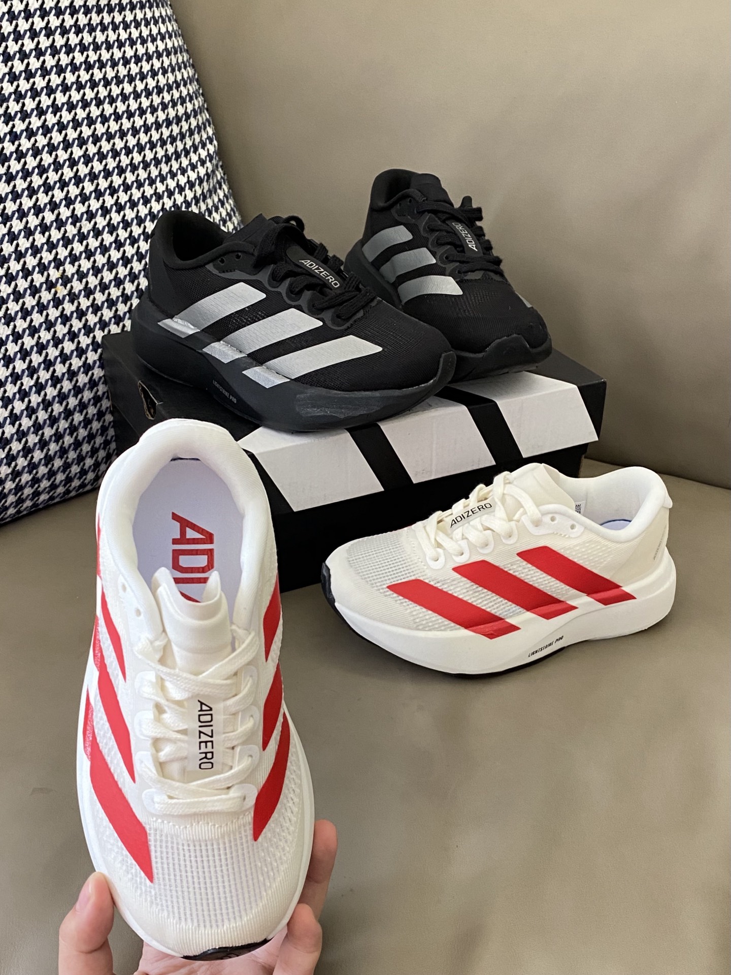 原图直出🌟 近期热门 澎湃脚感 福利一波🔥鞋面采用透气网面示人，不闷脚💨上脚超酷🆒穿这款鞋去跑步吧 很加分哦😇-选品中心