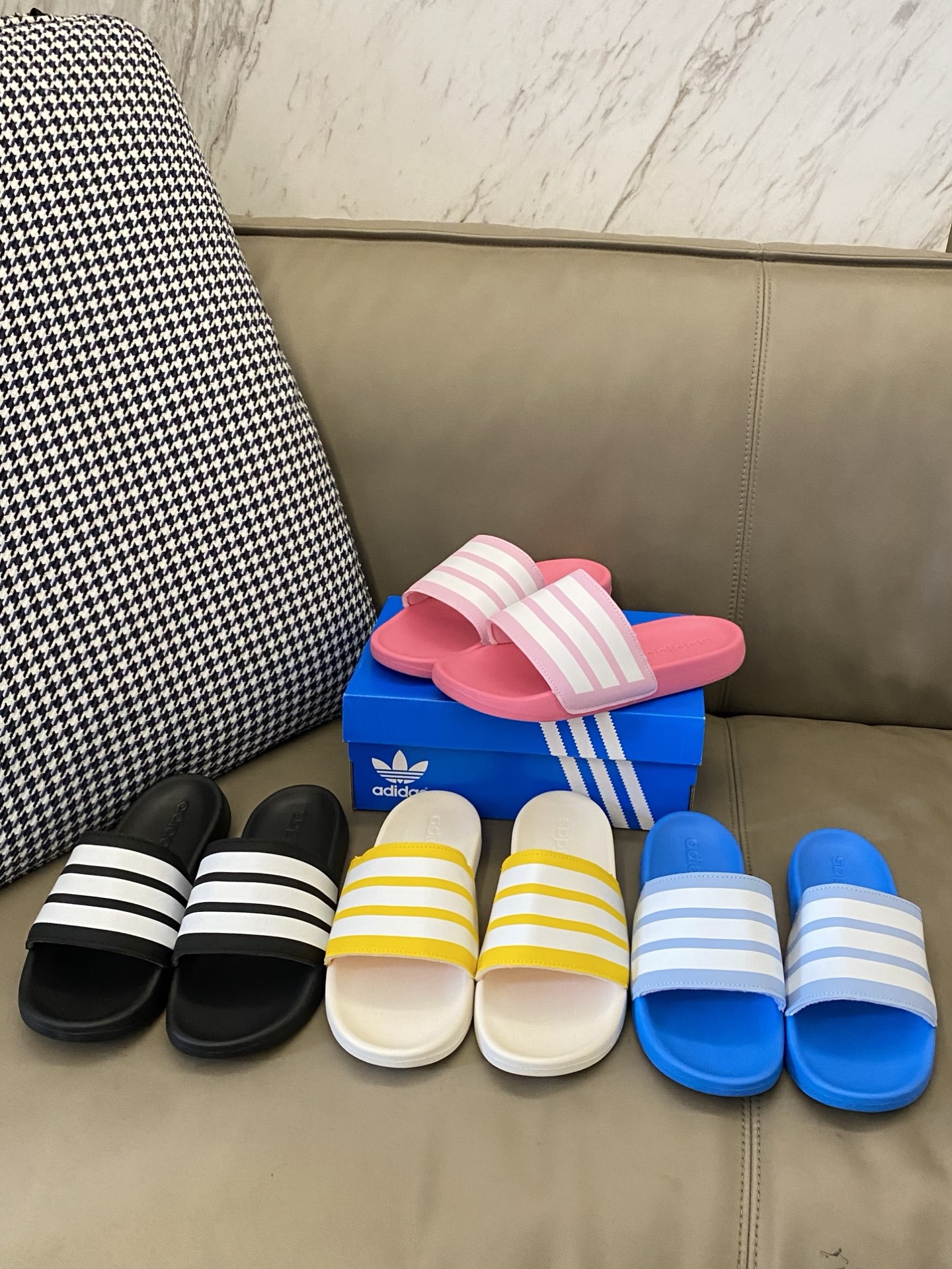 图片[3]-原图直出🌟 无拖鞋不夏天~ 给钱就卖💥晚了拍大腿🦵透气性强，舒适不闷脚☁️橡胶耐磨防滑大底脚感超赞👍🏻小童则是多加了后跟带不易脱落🔥L-选品中心