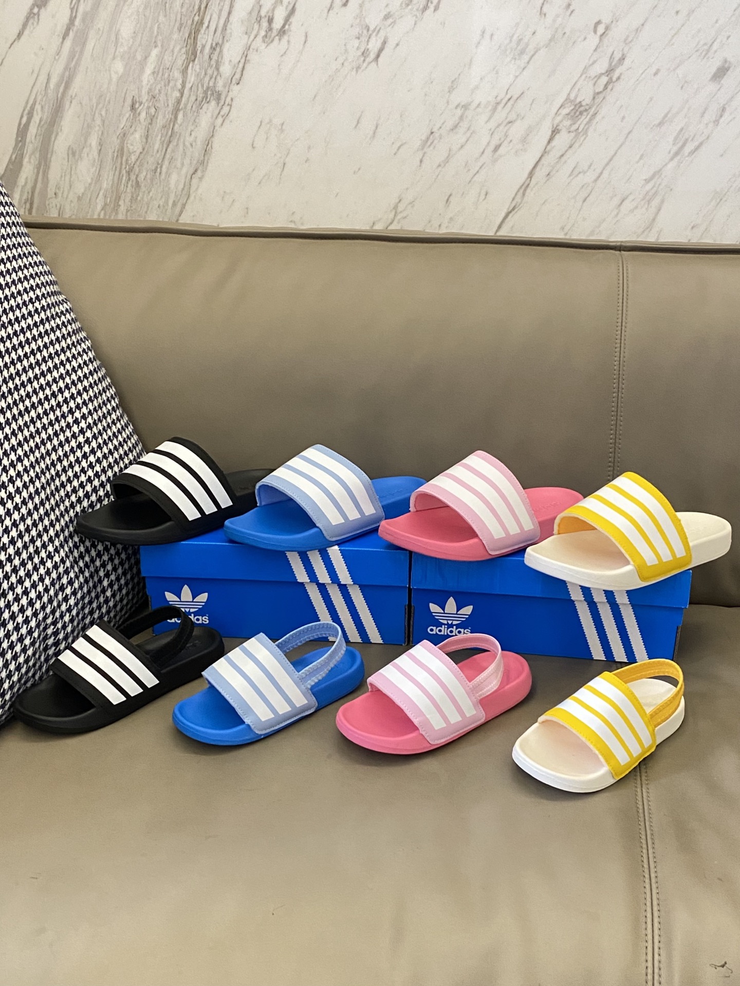 图片[8]-原图直出🌟 无拖鞋不夏天~ 给钱就卖💥晚了拍大腿🦵透气性强，舒适不闷脚☁️橡胶耐磨防滑大底脚感超赞👍🏻小童则是多加了后跟带不易脱落🔥L-选品中心