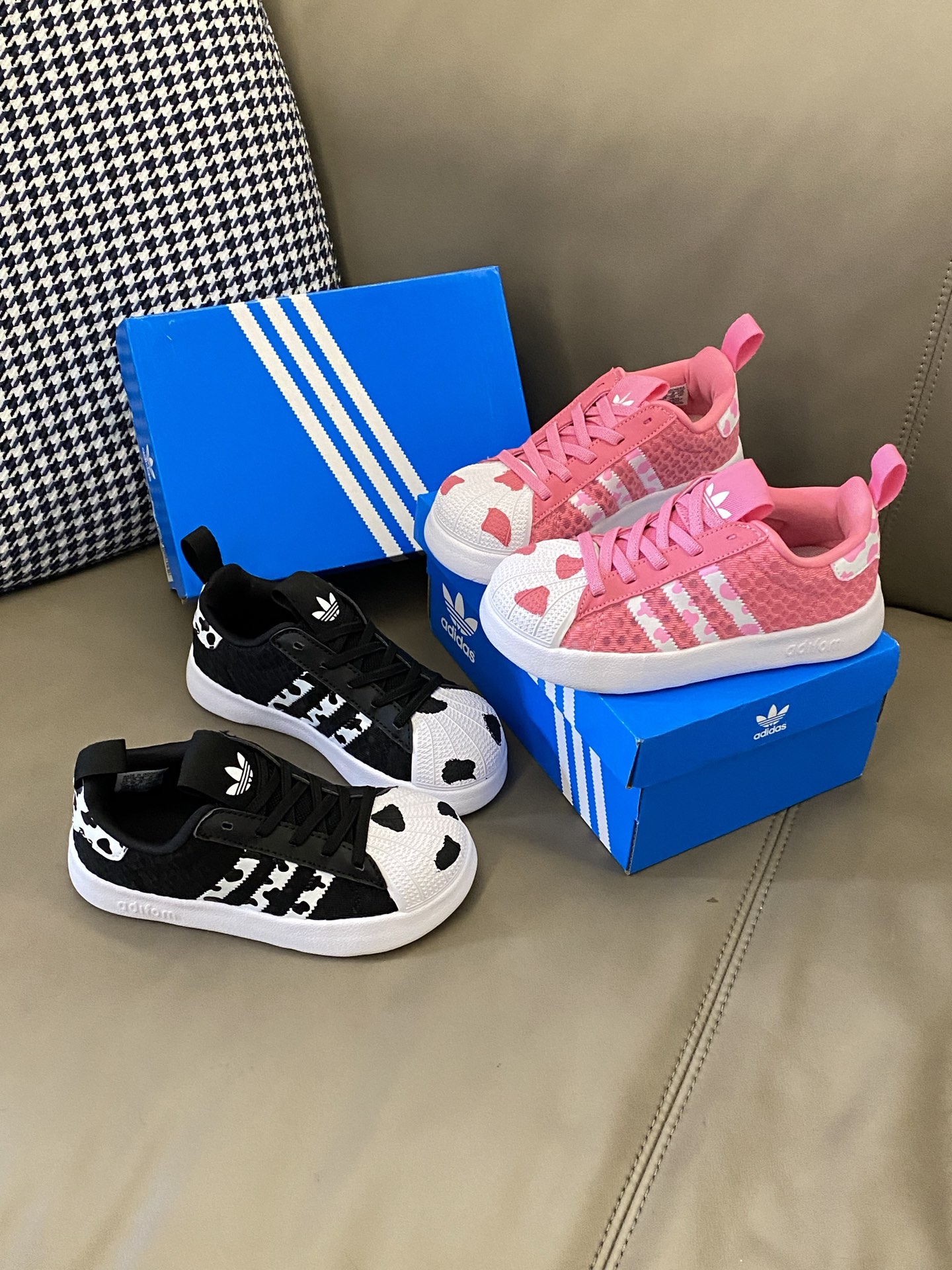 图片[8]-原图直出🌟 三Y草新款 经典永不落幕🔥鞋面贝壳头设计防撞防踢🥰松紧带设计方便宝贝穿脱✅ EVA橡胶鞋底防滑耐磨抓地力强🫶-选品中心