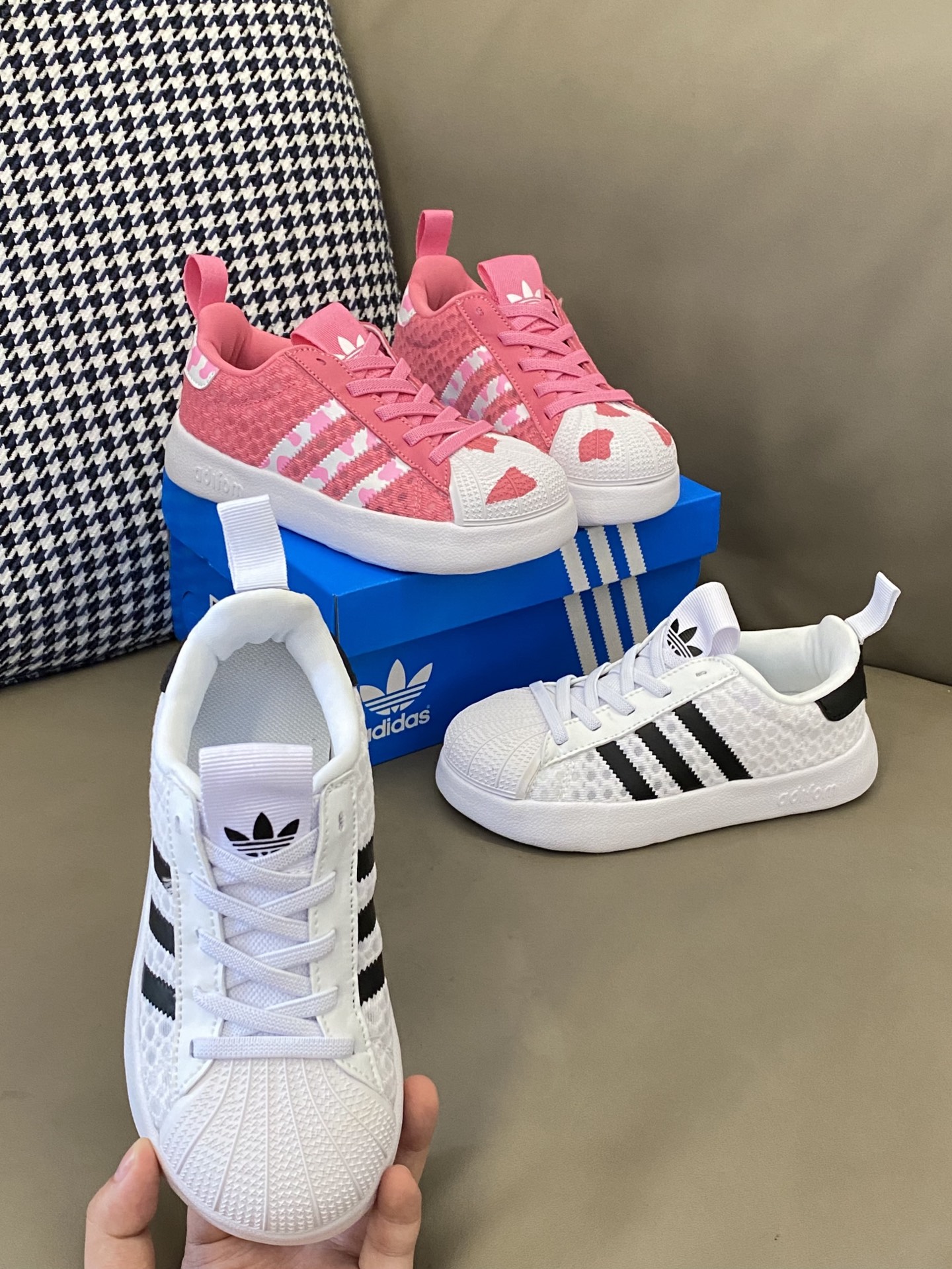 原图直出🌟 三Y草新款 经典永不落幕🔥鞋面贝壳头设计防撞防踢🥰松紧带设计方便宝贝穿脱✅ EVA橡胶鞋底防滑耐磨抓地力强🫶-选品中心