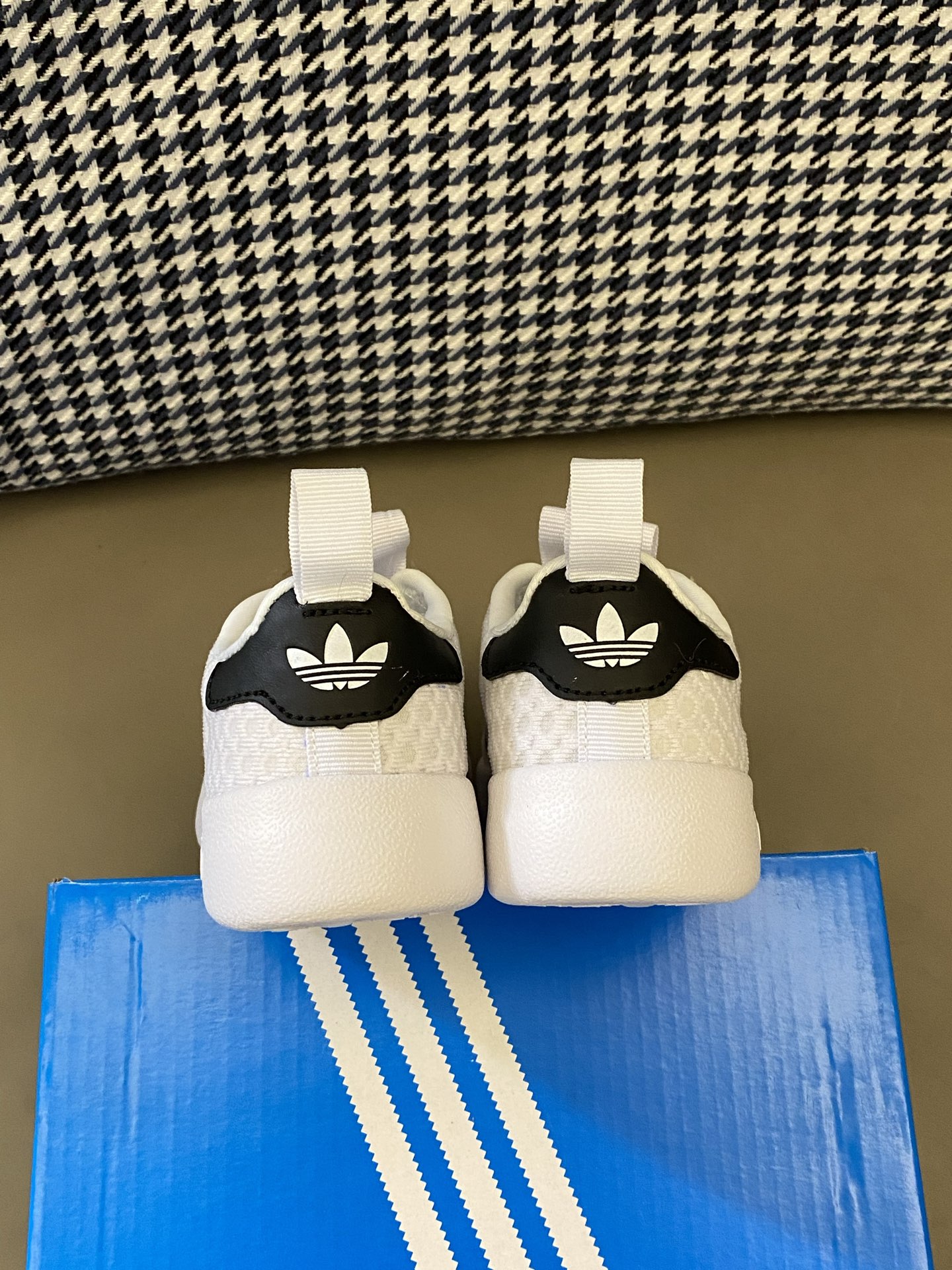 图片[7]-原图直出🌟 三Y草新款 经典永不落幕🔥鞋面贝壳头设计防撞防踢🥰松紧带设计方便宝贝穿脱✅ EVA橡胶鞋底防滑耐磨抓地力强🫶-选品中心