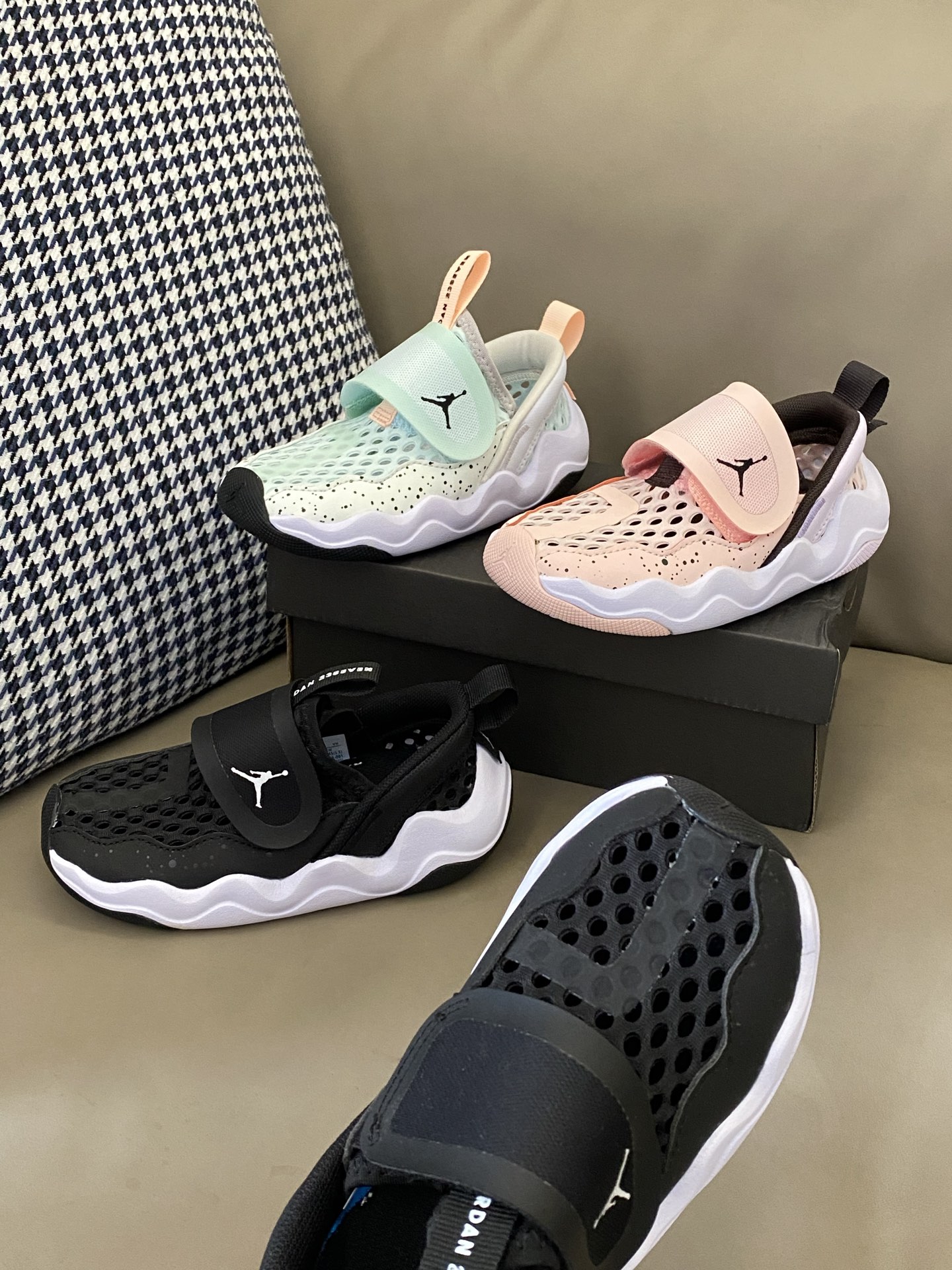 图片[6]-原图直出🌟 鞋面大网孔设计夏天穿超凉快😱而且一点也不会闷脚汗💦魔术贴设计穿脱超方便😍橡胶防滑耐磨大底😊脚感超赞😚L-选品中心