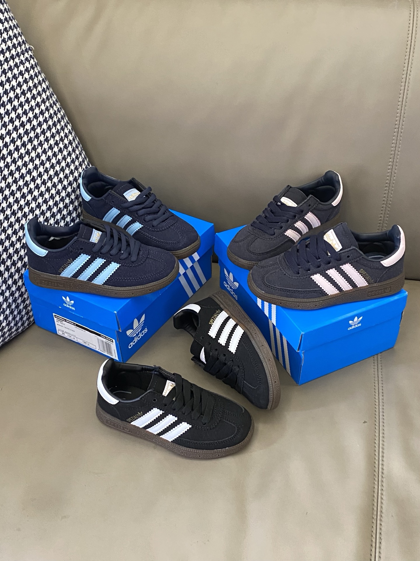 图片[4]-原图直出🌟 ～一起来捡漏啦💥这款德训鞋也太穿了😻不做选择全买🤗鞋面采用麂皮材质🙌系带设计宝贝🉑自己调节松紧度😎鞋底是橡胶材质防滑耐磨✔️-选品中心