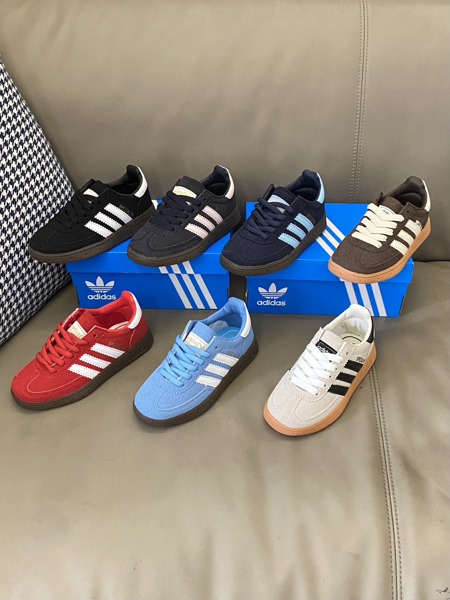 图片[8]-原图直出🌟 ～一起来捡漏啦💥这款德训鞋也太穿了😻不做选择全买🤗鞋面采用麂皮材质🙌系带设计宝贝🉑自己调节松紧度😎鞋底是橡胶材质防滑耐磨✔️-选品中心