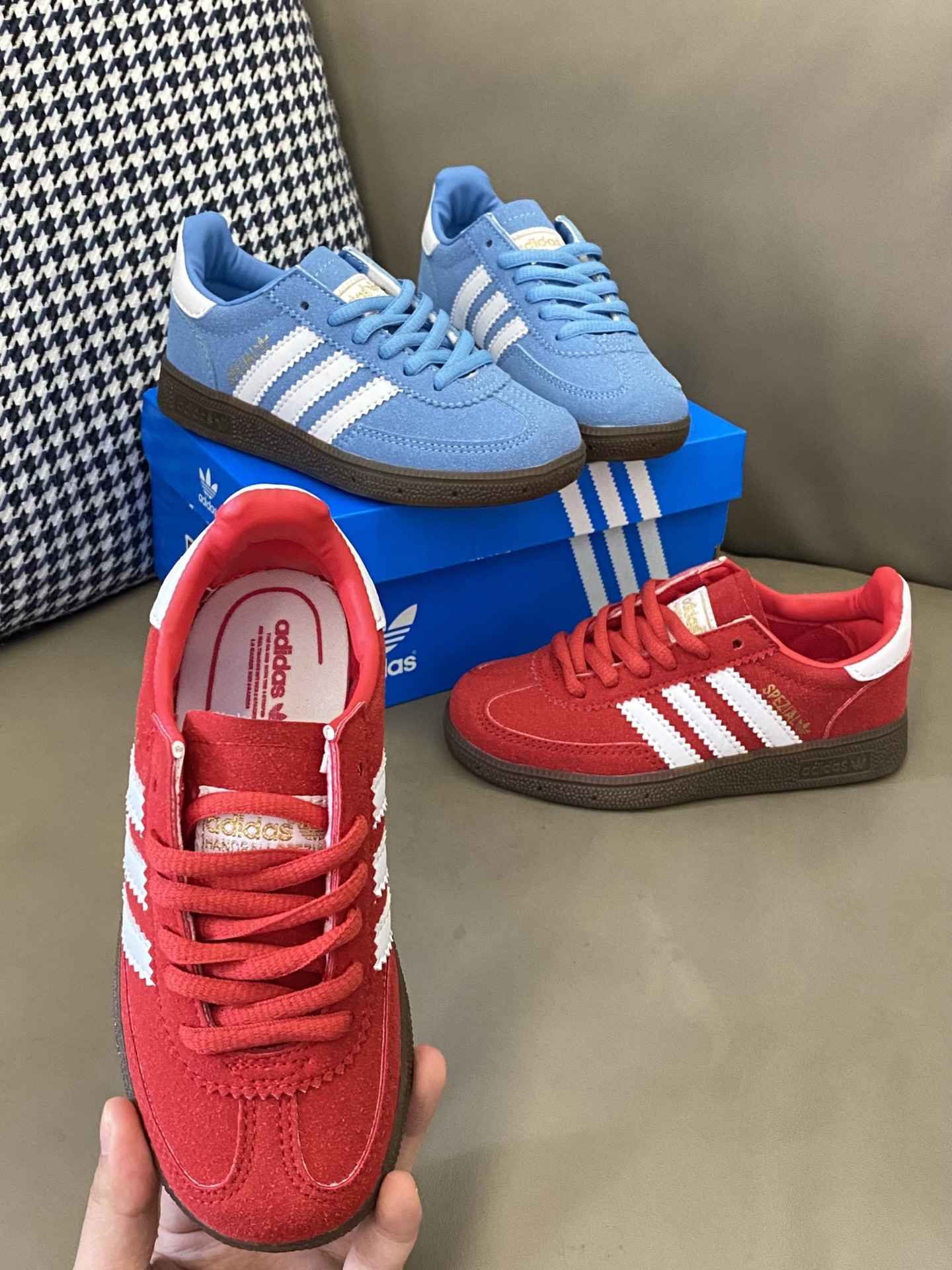 原图直出🌟 ～一起来捡漏啦💥这款德训鞋也太穿了😻不做选择全买🤗鞋面采用麂皮材质🙌系带设计宝贝🉑自己调节松紧度😎鞋底是橡胶材质防滑耐磨✔️-选品中心