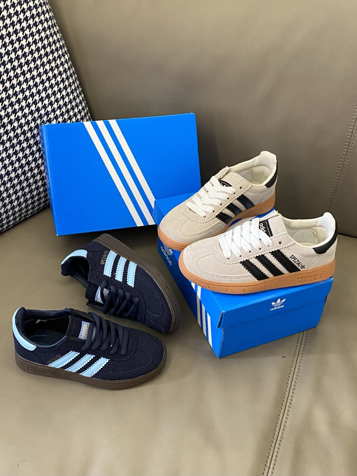 图片[6]-原图直出🌟 ～一起来捡漏啦💥这款德训鞋也太穿了😻不做选择全买🤗鞋面采用麂皮材质🙌系带设计宝贝🉑自己调节松紧度😎鞋底是橡胶材质防滑耐磨✔️-选品中心