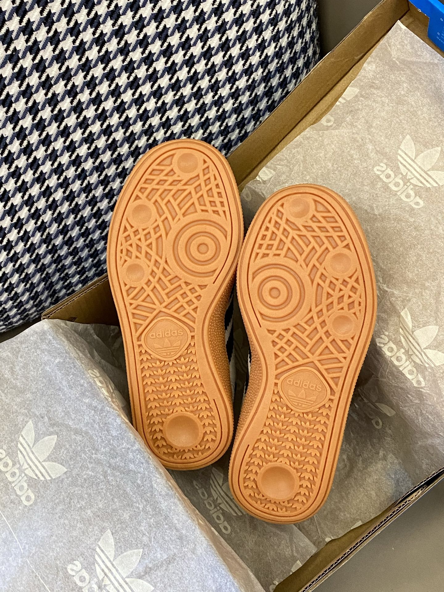 图片[9]-原图直出🌟 ～一起来捡漏啦💥这款德训鞋也太穿了😻不做选择全买🤗鞋面采用麂皮材质🙌系带设计宝贝🉑自己调节松紧度😎鞋底是橡胶材质防滑耐磨✔️-选品中心