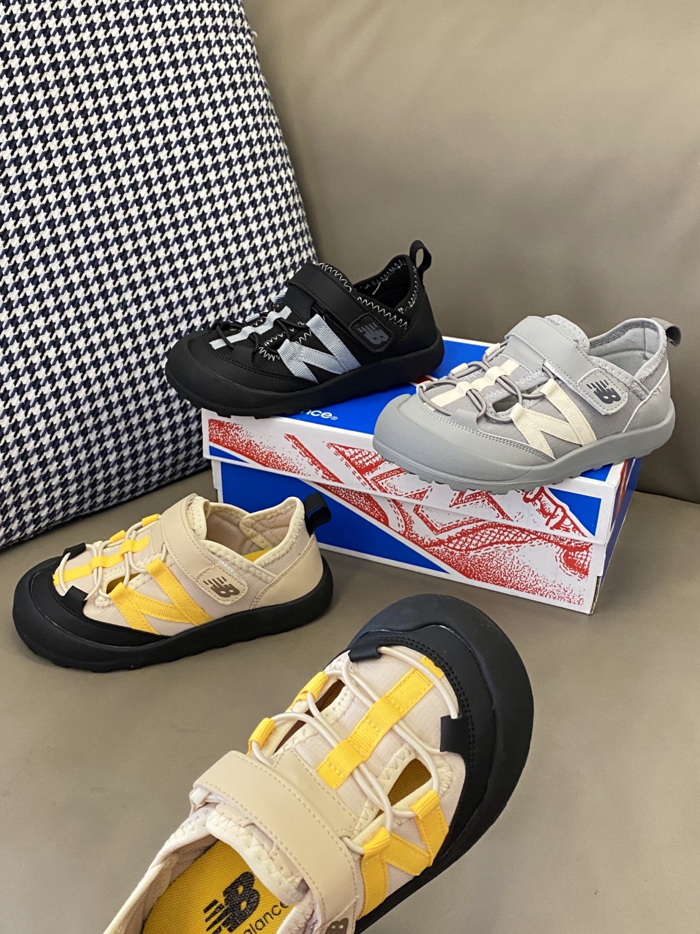 图片[6]-真的有被这双鞋给惊艳到！🔥🔥又是被可爱征服的一天！！圆圆的鞋头包裹性很强👍🏻魔术贴设计就很友好呀~无论脚背高还是宽脚的宝贝都能穿！！-选品中心