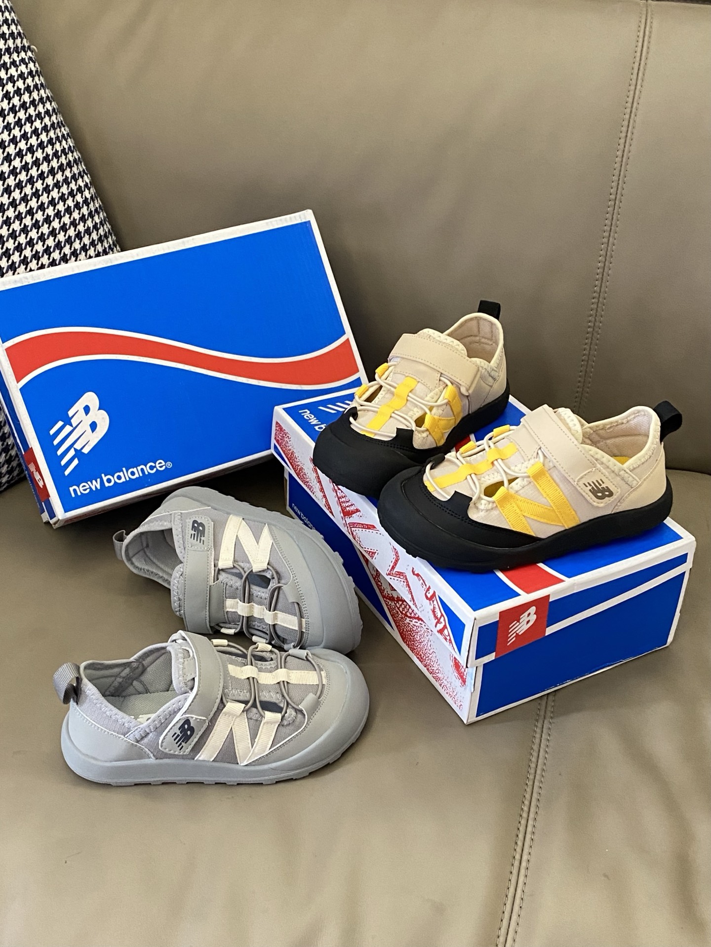 图片[8]-真的有被这双鞋给惊艳到！🔥🔥又是被可爱征服的一天！！圆圆的鞋头包裹性很强👍🏻魔术贴设计就很友好呀~无论脚背高还是宽脚的宝贝都能穿！！-选品中心