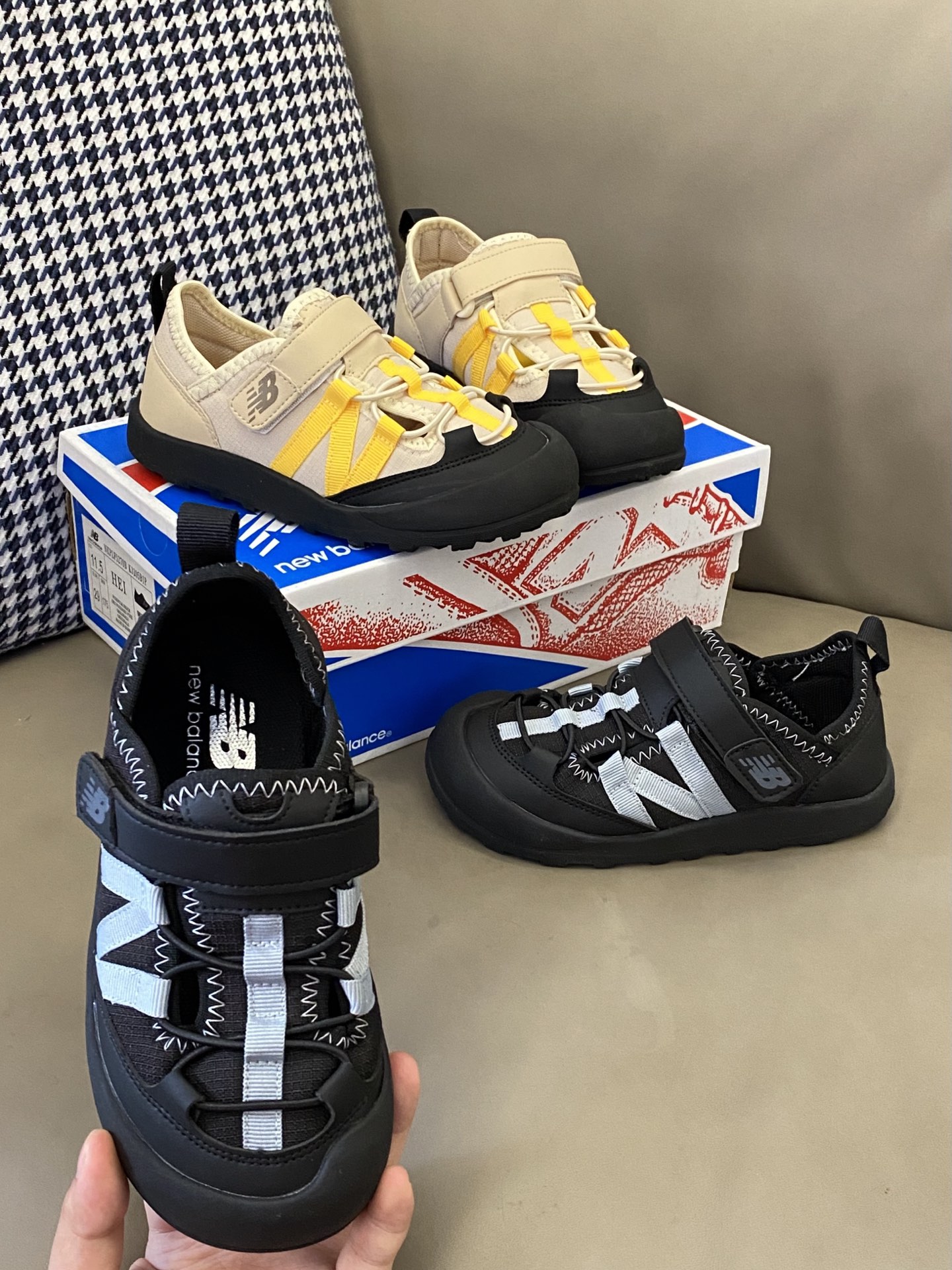 真的有被这双鞋给惊艳到！🔥🔥又是被可爱征服的一天！！圆圆的鞋头包裹性很强👍🏻魔术贴设计就很友好呀~无论脚背高还是宽脚的宝贝都能穿！！-选品中心