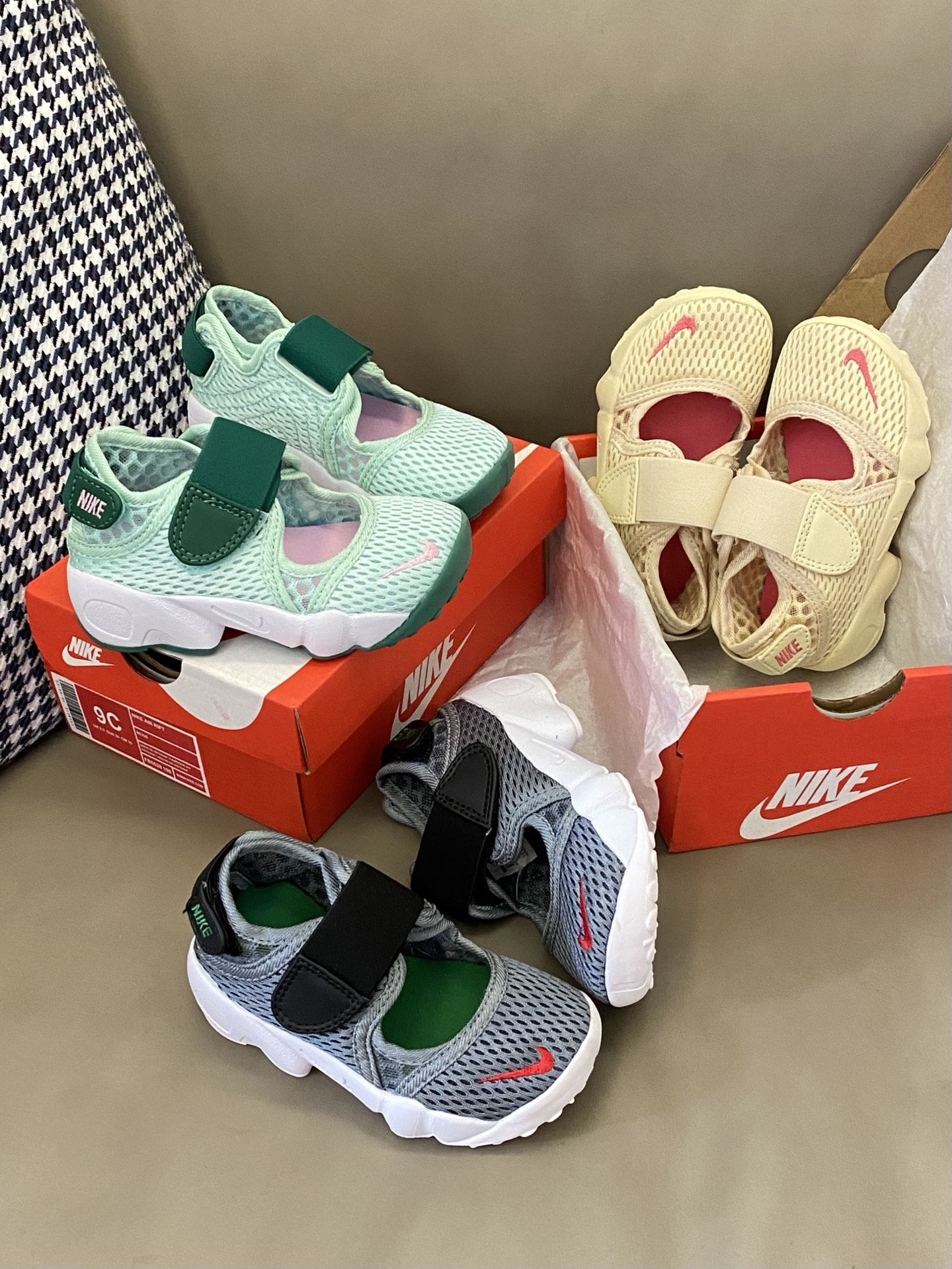 图片[4]-原图直出🌟 nike忍者鞋啊😻好喜欢小盆友的配色❗️好看鼠了😘网布设计，清爽透气💨魔术贴方便宝贝穿脱✅整双鞋子超软回弹力强👍🏻-选品中心