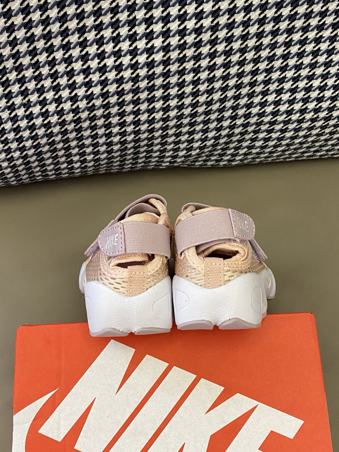 图片[7]-原图直出🌟 nike忍者鞋啊😻好喜欢小盆友的配色❗️好看鼠了😘网布设计，清爽透气💨魔术贴方便宝贝穿脱✅整双鞋子超软回弹力强👍🏻-选品中心