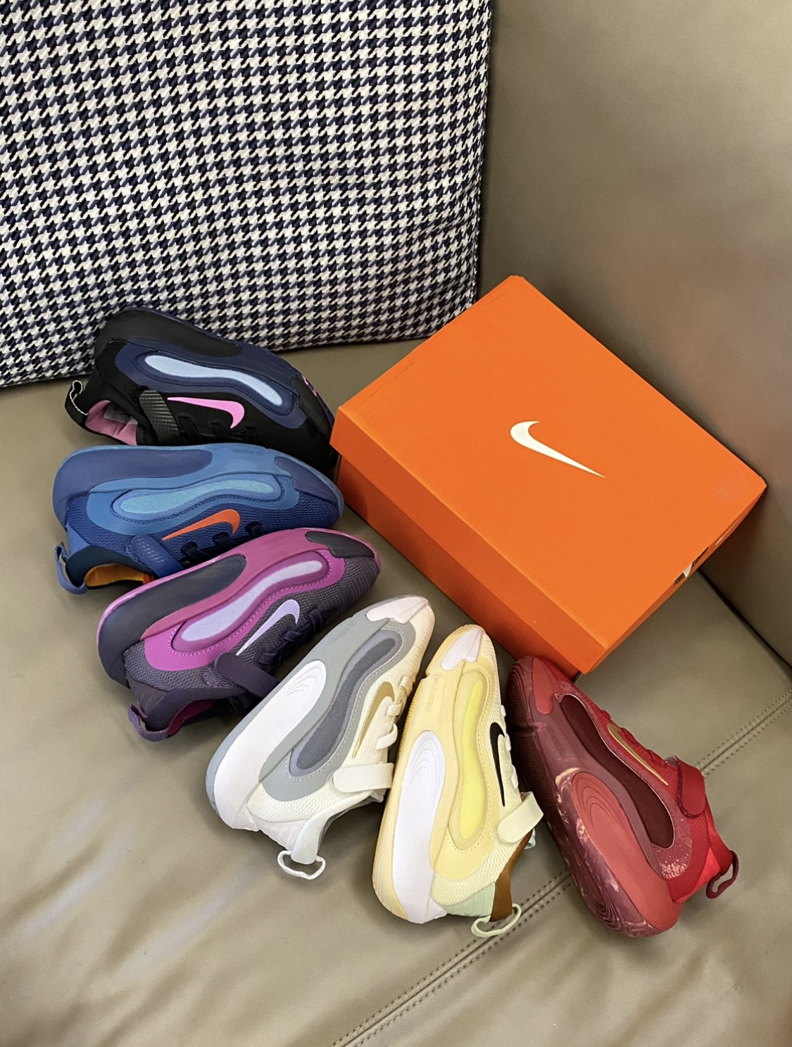 原图直出🌟 这款NK运动鞋真的爱了😍鞋面包裹性好还透气💨魔术贴设计超贴心，一粘一撕宝贝自己就能轻松穿脱✔️大童则是鞋带设计😎 而且款式时尚百搭😘-选品中心