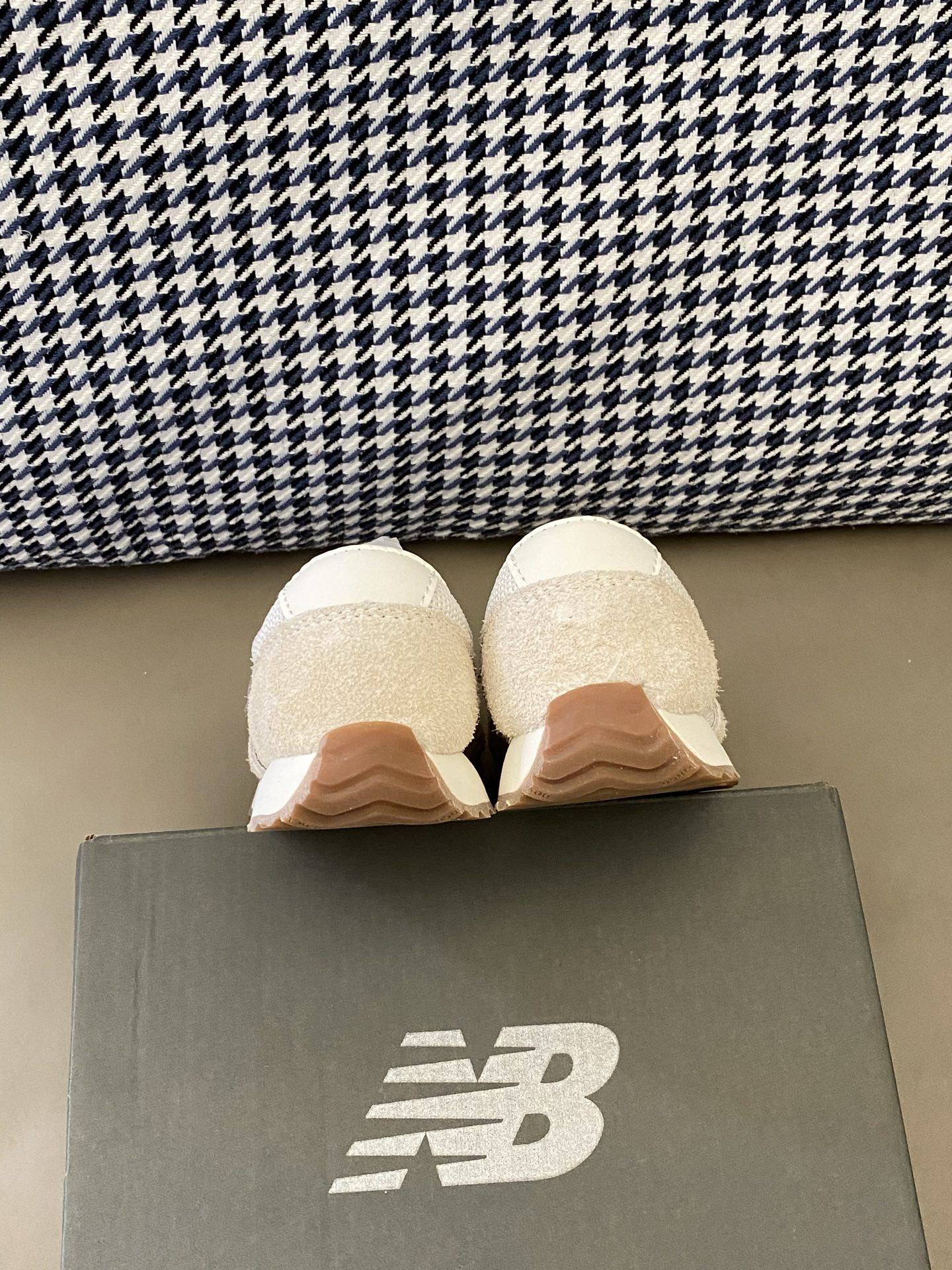 图片[7]-原图直出🌟 被这款NB 471运动鞋迷晕了😽随便怎么搭配都好好看😻小童松紧扣设计方便穿脱✔️大童则是鞋带设计👻鞋底防滑耐磨🥰真的是爱了🤗-选品中心