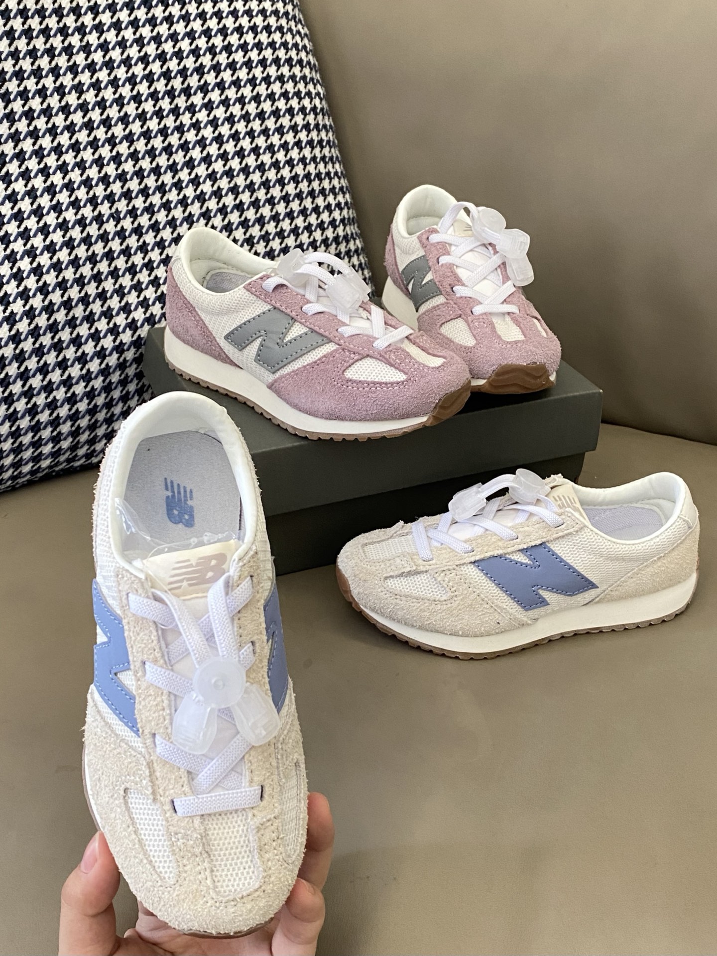 原图直出🌟 被这款NB 471运动鞋迷晕了😽随便怎么搭配都好好看😻小童松紧扣设计方便穿脱✔️大童则是鞋带设计👻鞋底防滑耐磨🥰真的是爱了🤗-选品中心