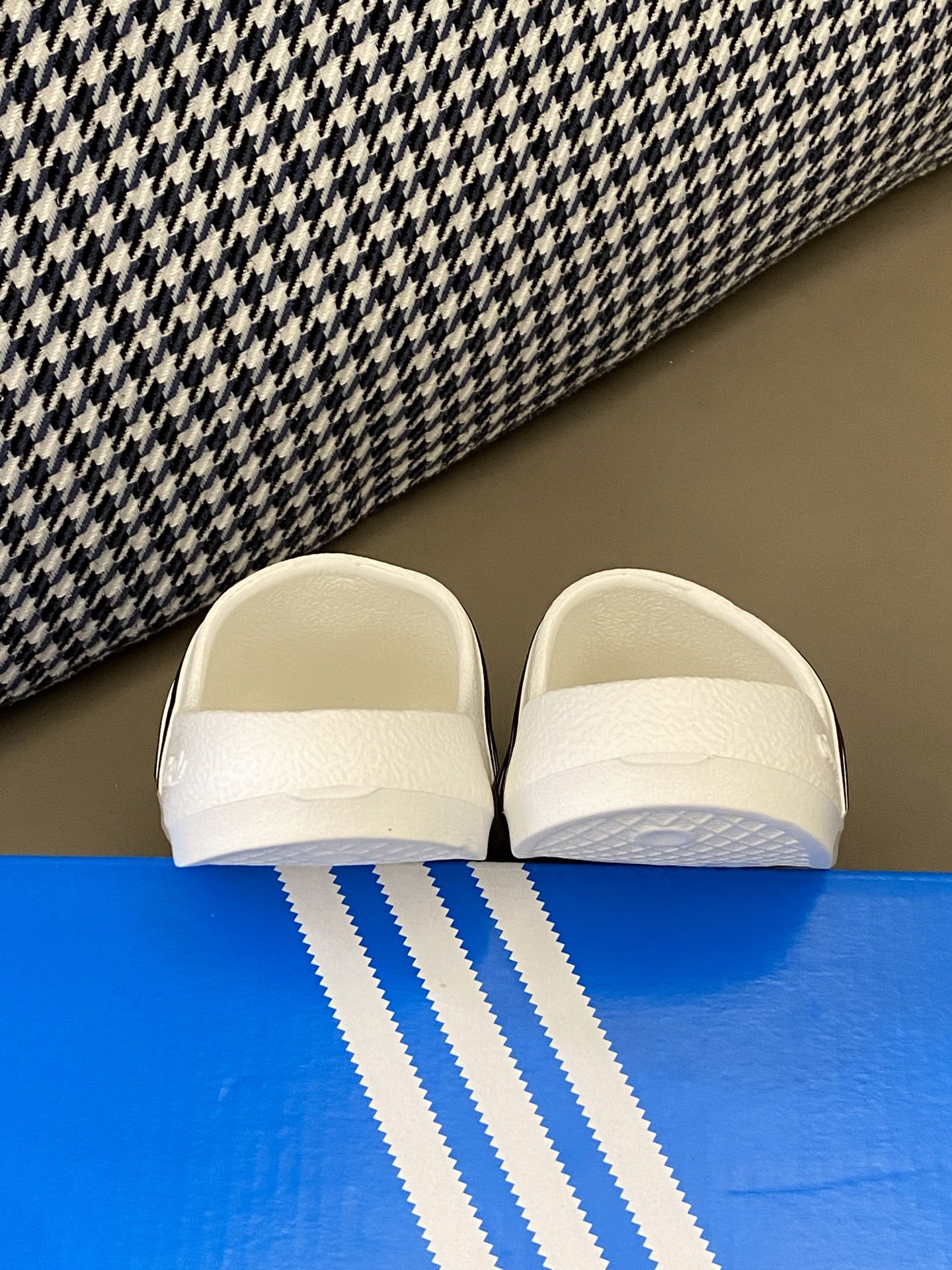 图片[7]-原图直出🌟 AD的设计师真的好会设计好可爱好喜欢😻包头设计防撞防踢保护宝贝脚趾🥰鞋底防滑耐磨✔️这款拖鞋既能溯溪踩水💦还不会发臭颜值也杠杠的~-选品中心