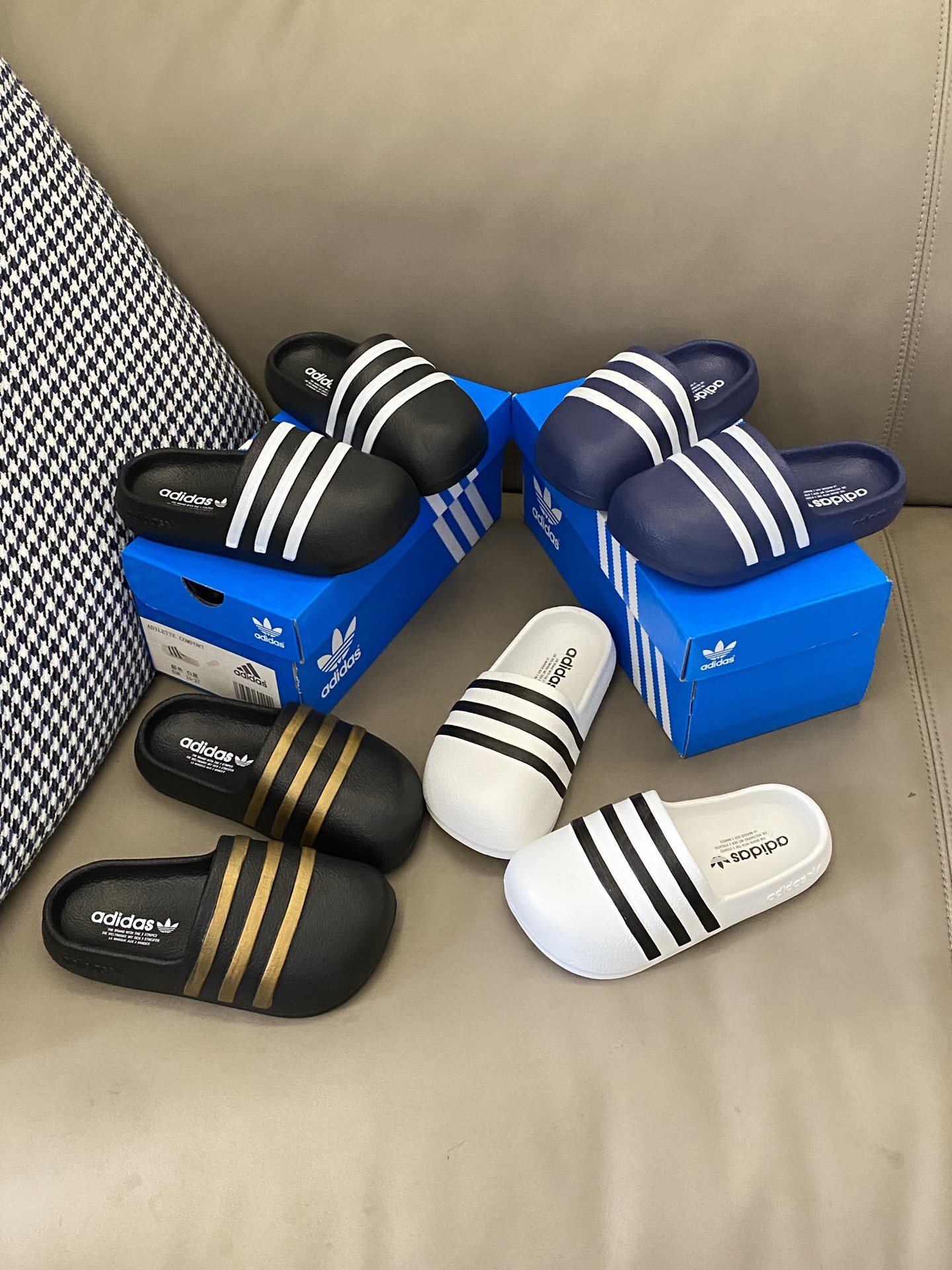 图片[4]-原图直出🌟 AD的设计师真的好会设计好可爱好喜欢😻包头设计防撞防踢保护宝贝脚趾🥰鞋底防滑耐磨✔️这款拖鞋既能溯溪踩水💦还不会发臭颜值也杠杠的~-选品中心